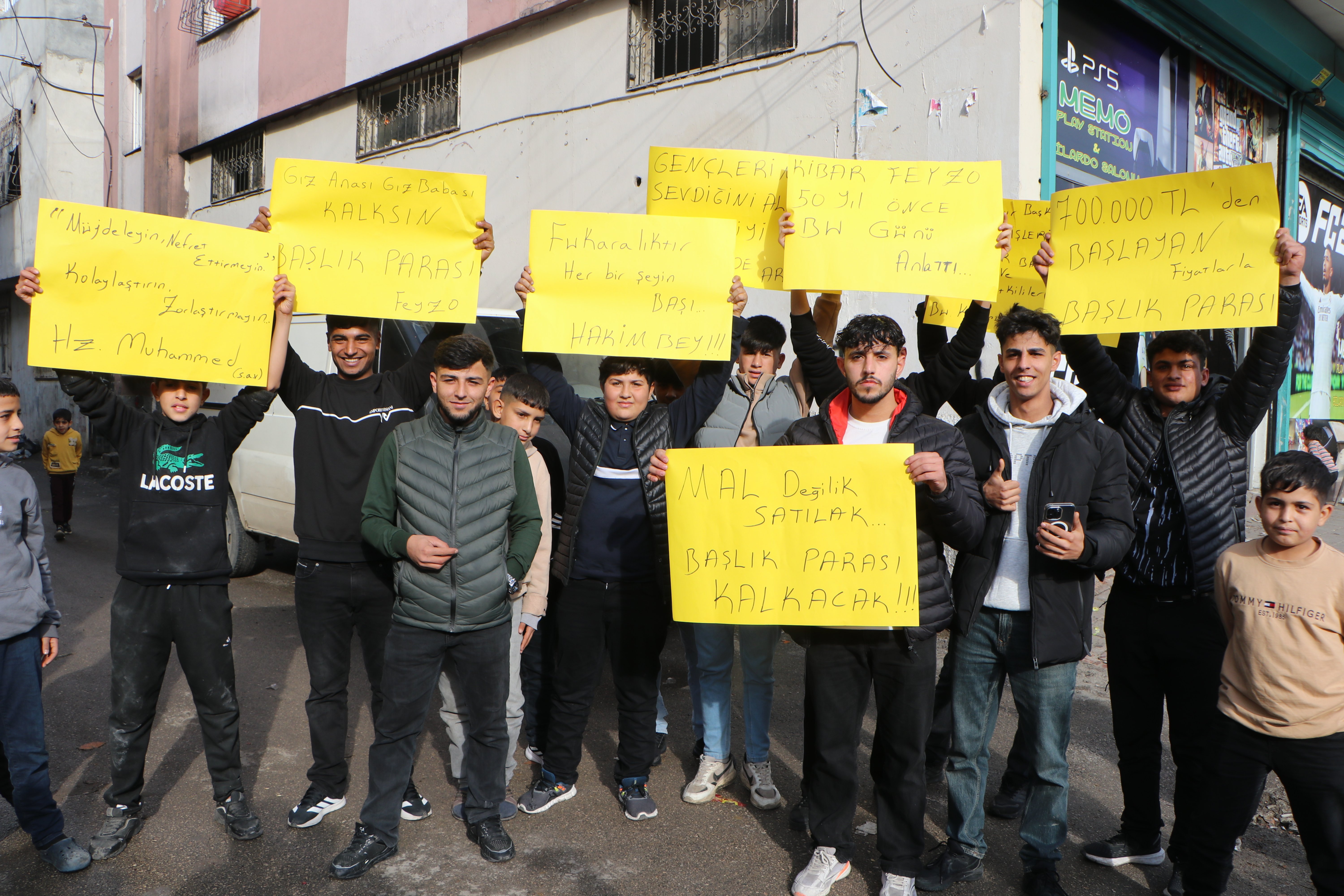 Adana'da gençler, 700 bin TL'yi