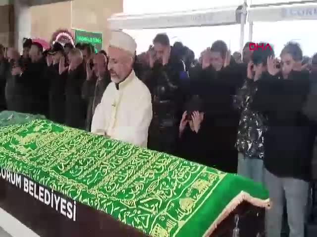 Gazeteci Cüneyt Özdemir'in annesi