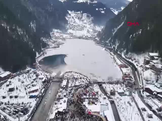 Trabzon’da Tarihi An: Uzungöl’ün Buzlu Suları Etrafında 2 Kilometrelik Dev Horon Halkası