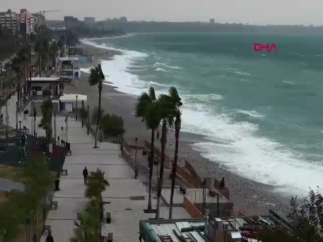 Antalya'da etkili olan fırtına