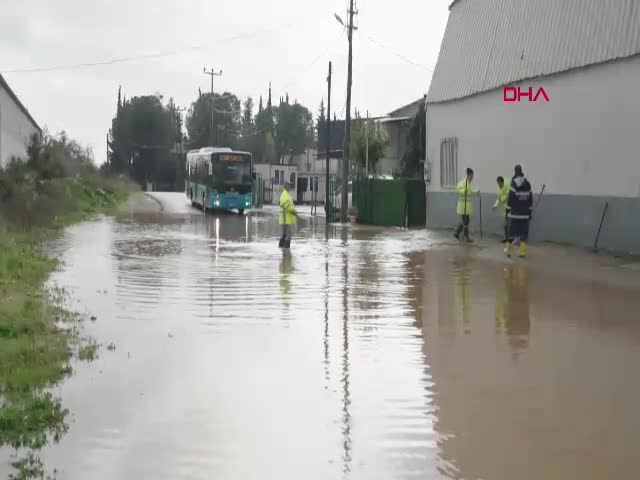 Antalya Kepez'de şiddetli sağanak