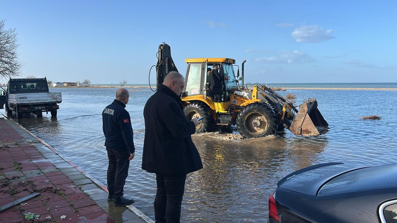 Edirne'nin Enez ilçesinde şiddetli lodos