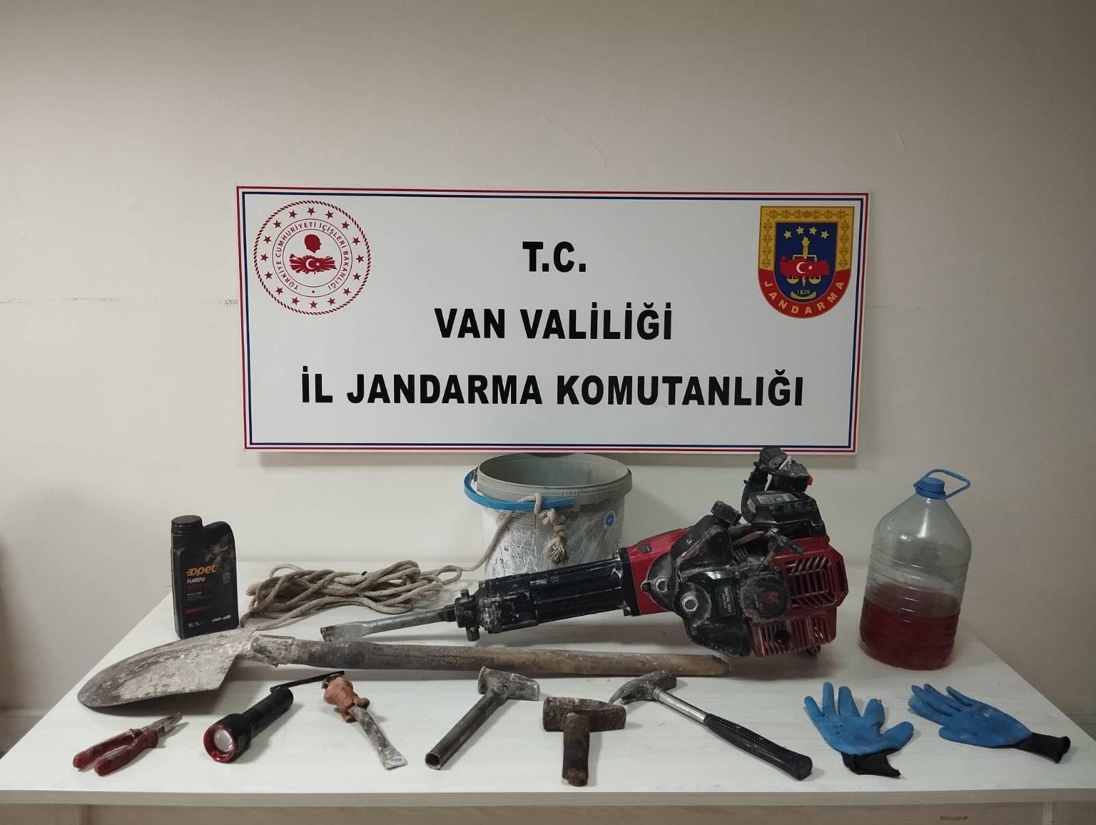 Van'ın Erciş ilçesinde jandarma ekipleri,