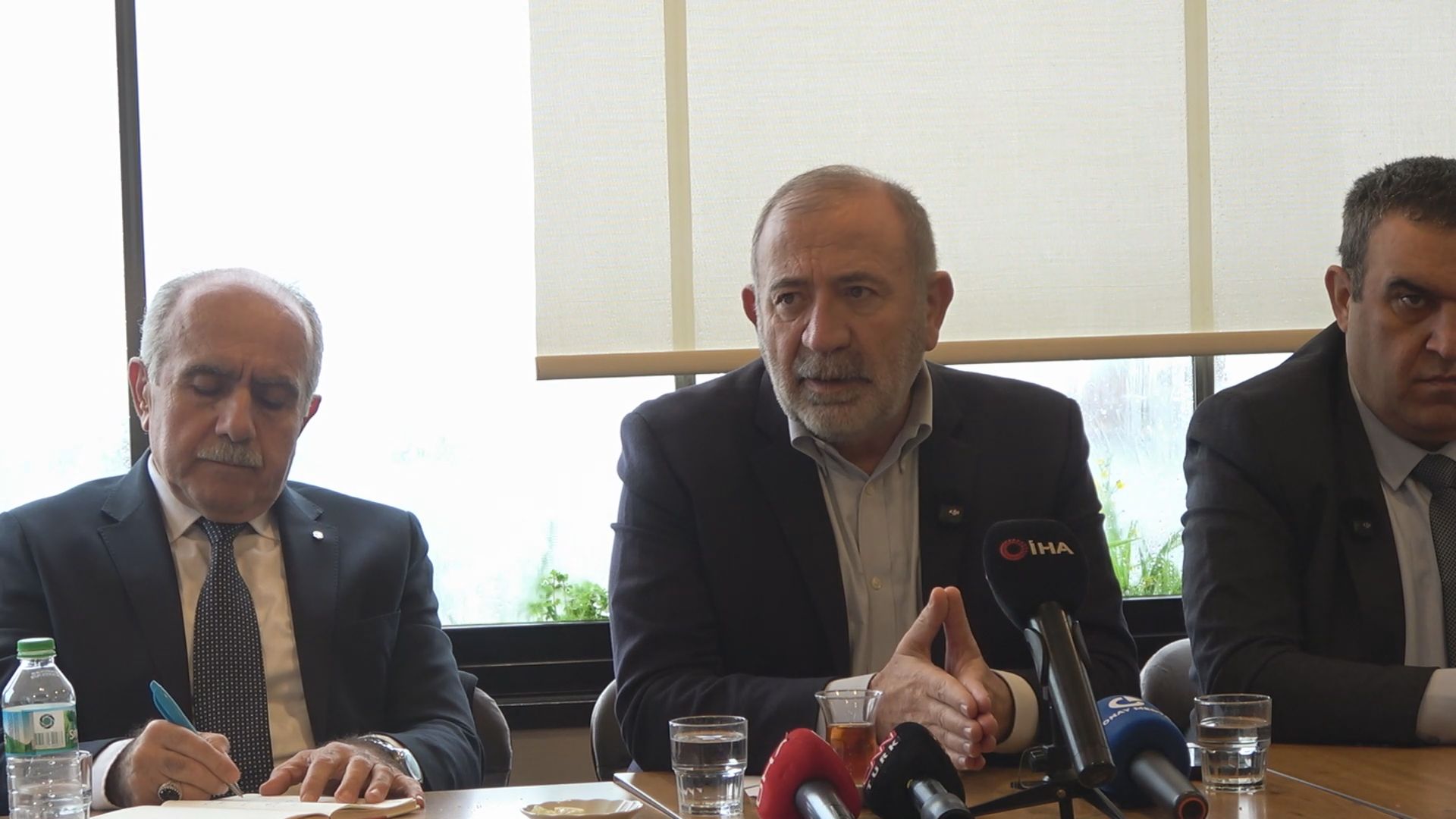 CHP'li Gürsel Tekin, partisini 'fabrika