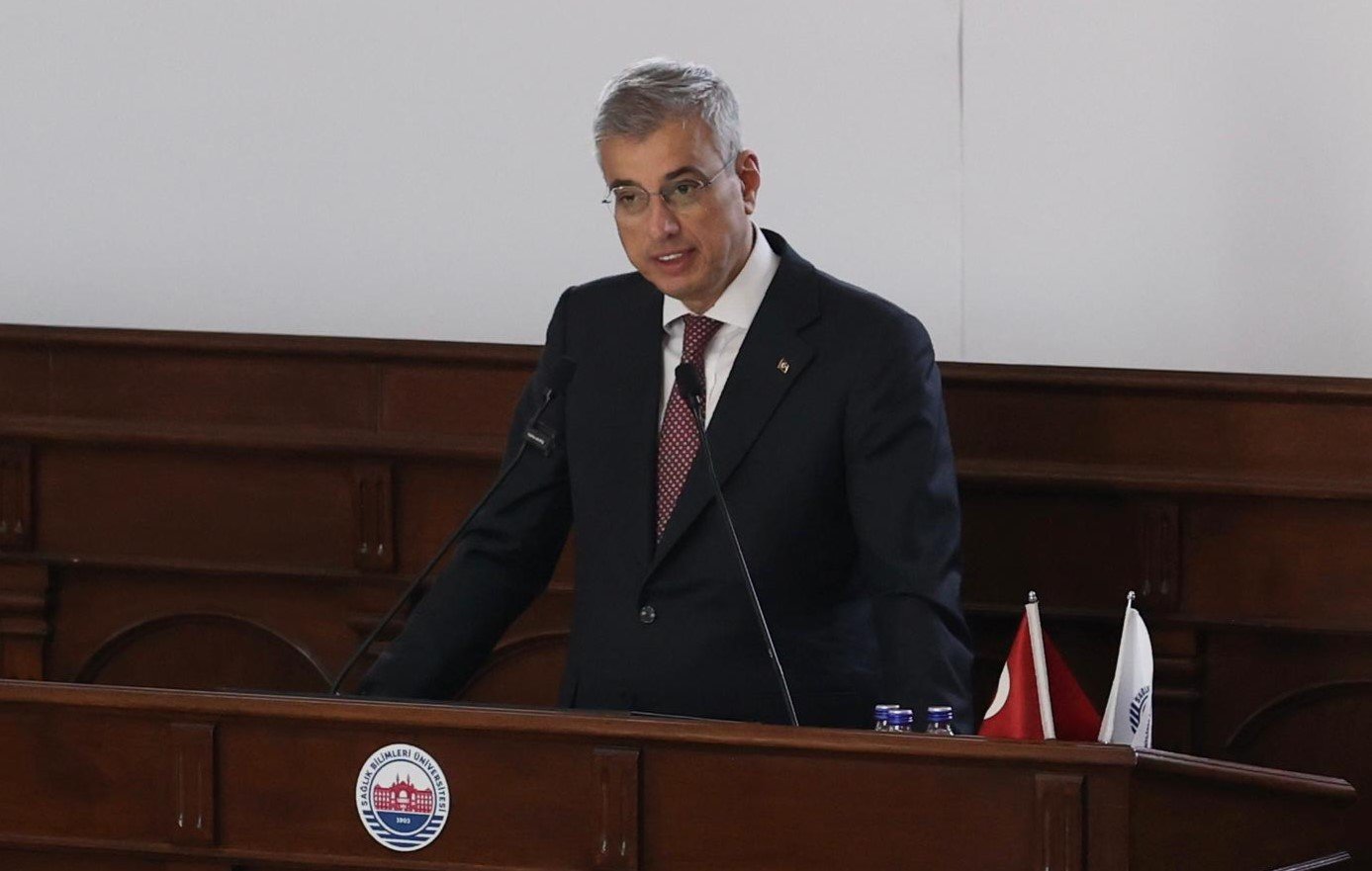 Sağlık Bakanı Kemal Memişoğlu, 2002'de