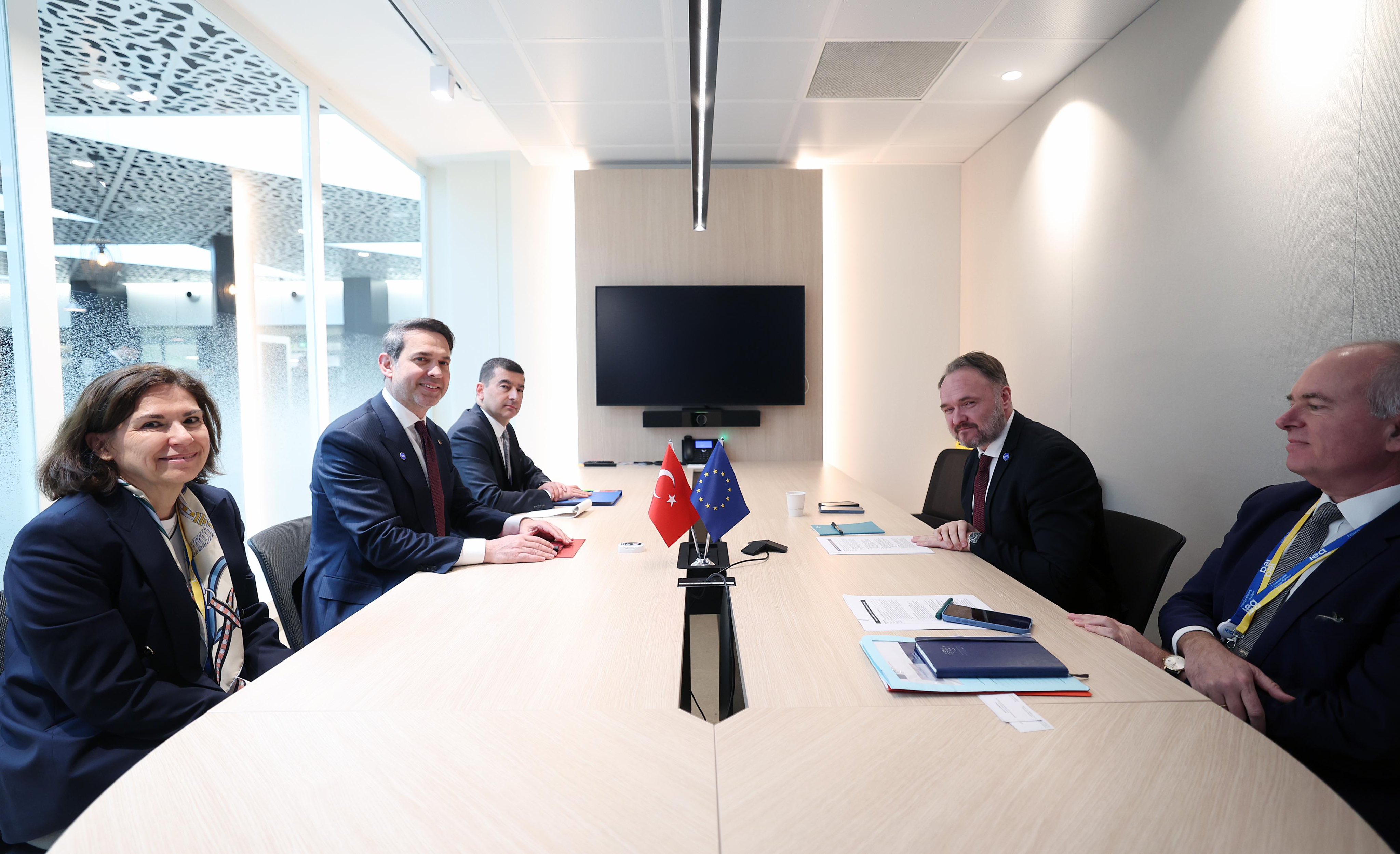 Enerji Bakanı Alparslan Bayraktar, Paris'te