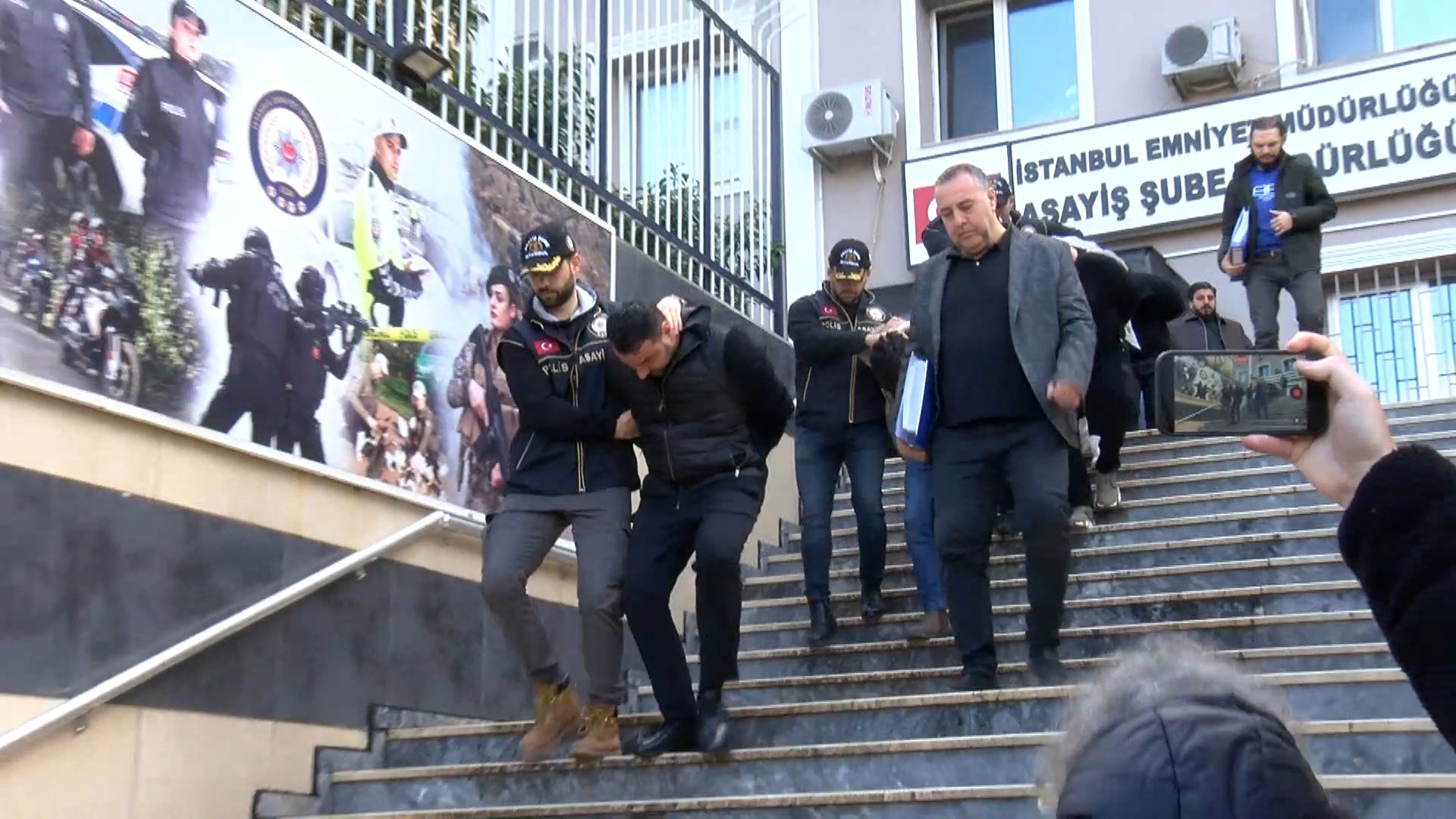 İstanbul Bakırköy'de bir sitenin otoparkında