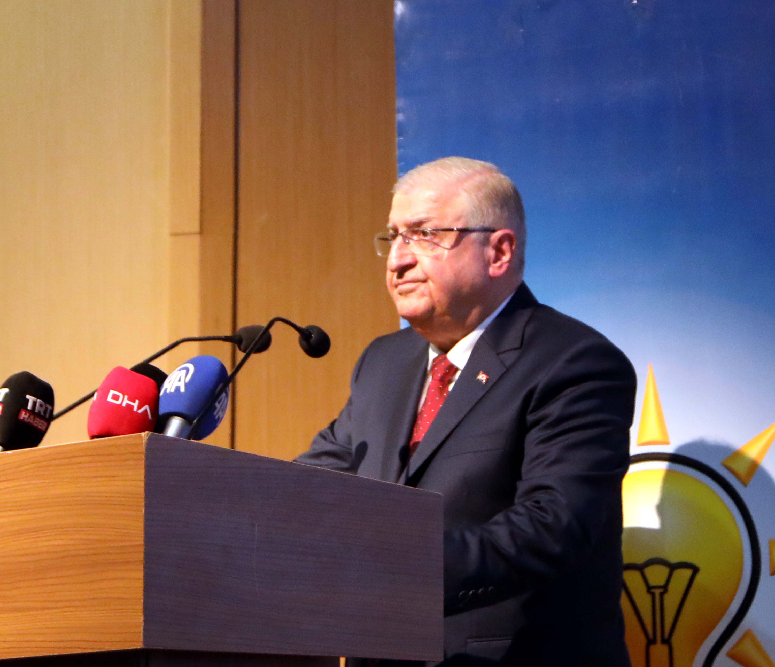 Milli Savunma Bakanı Yaşar Güler,