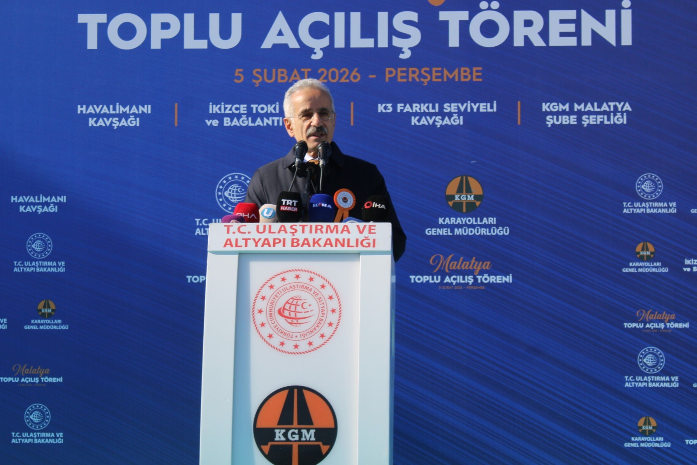 Ulaştırma ve Altyapı Bakanı Abdulkadir