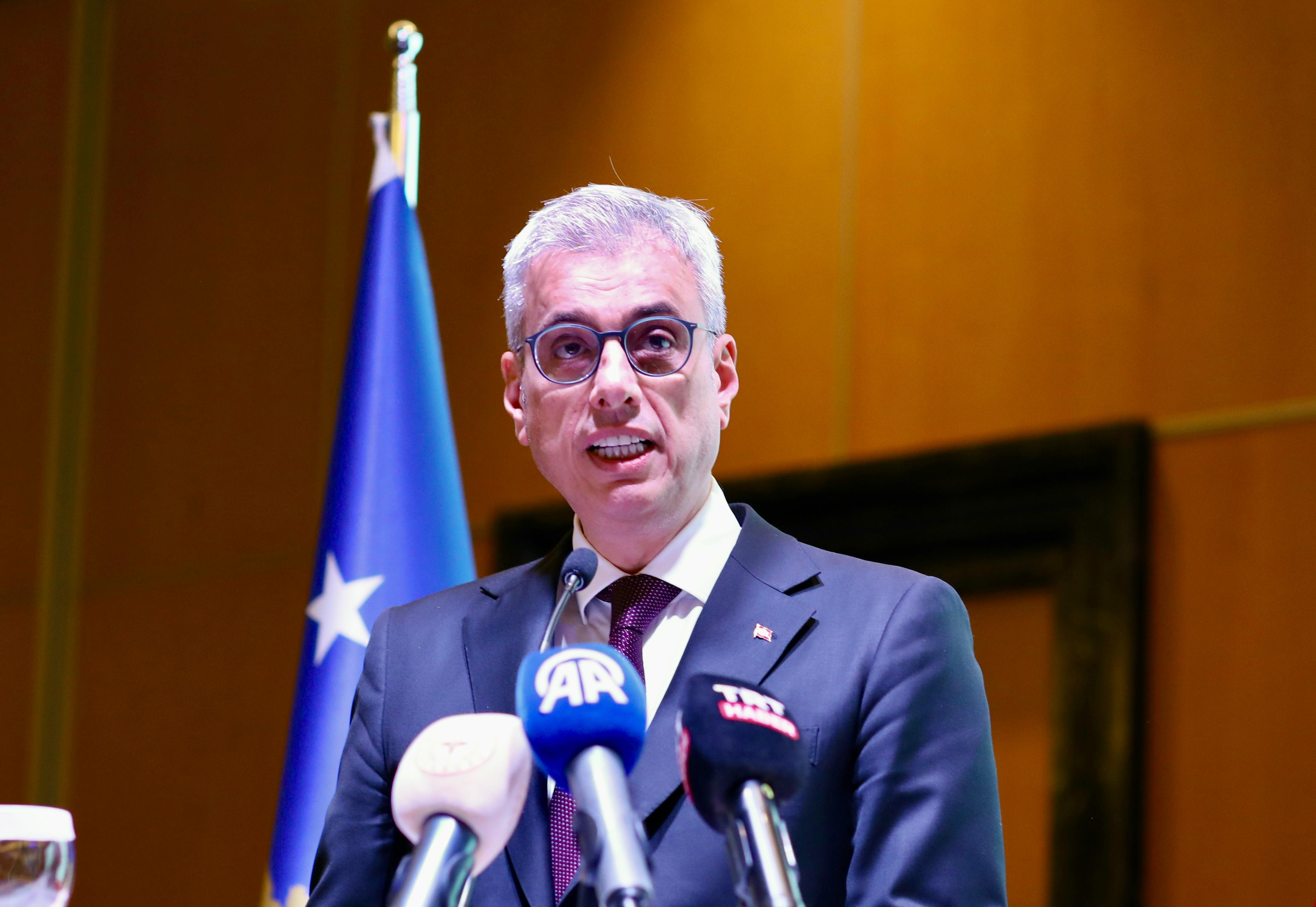 Sağlık Bakanı Kemal Memişoğlu, Kosova'dan