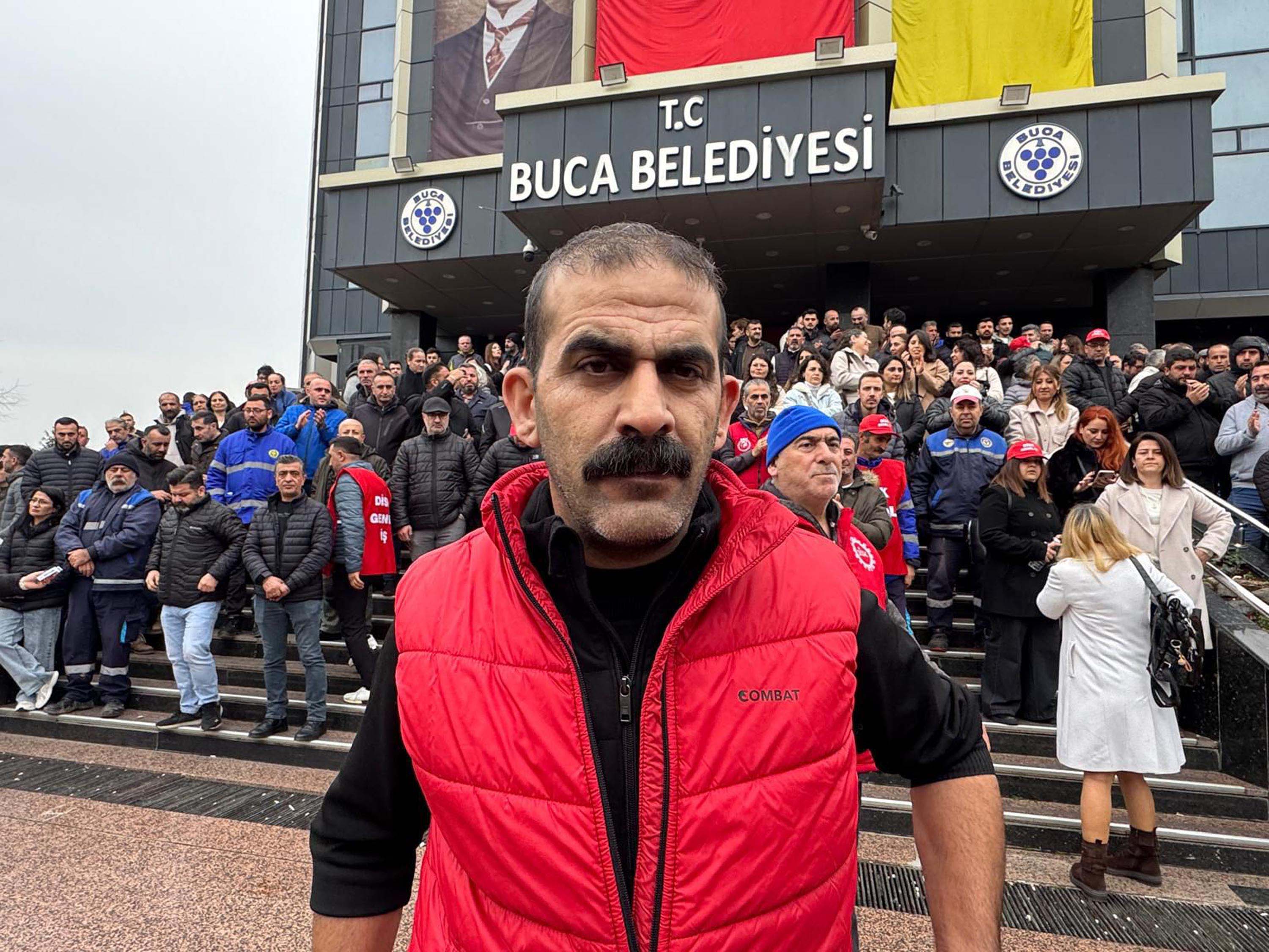 İzmir'in Buca ilçesinde belediye işçileri,