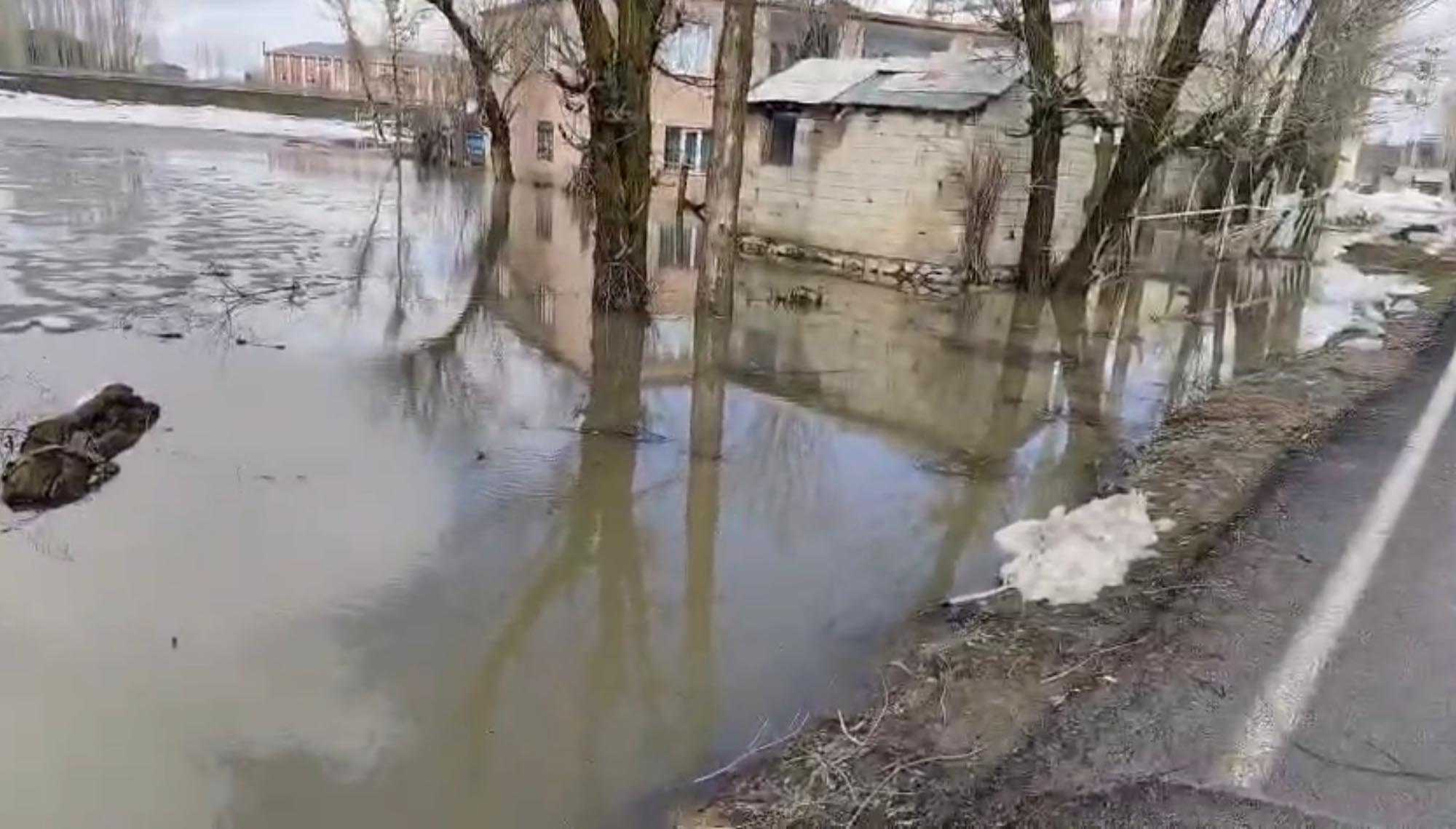 Muş'ta gece boyunca etkili olan