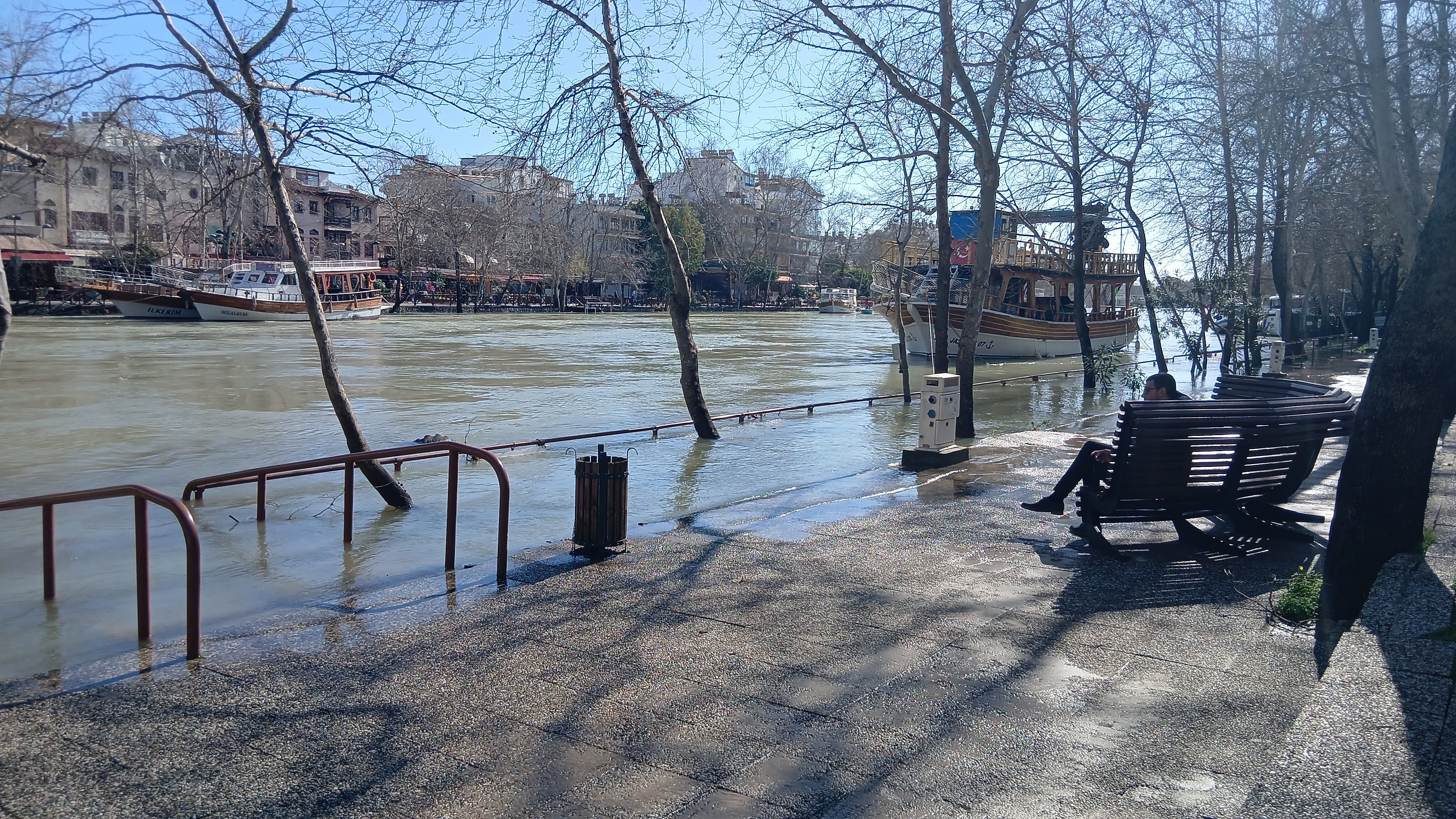 Antalya'da şiddetli yağışlar 6 ilçede