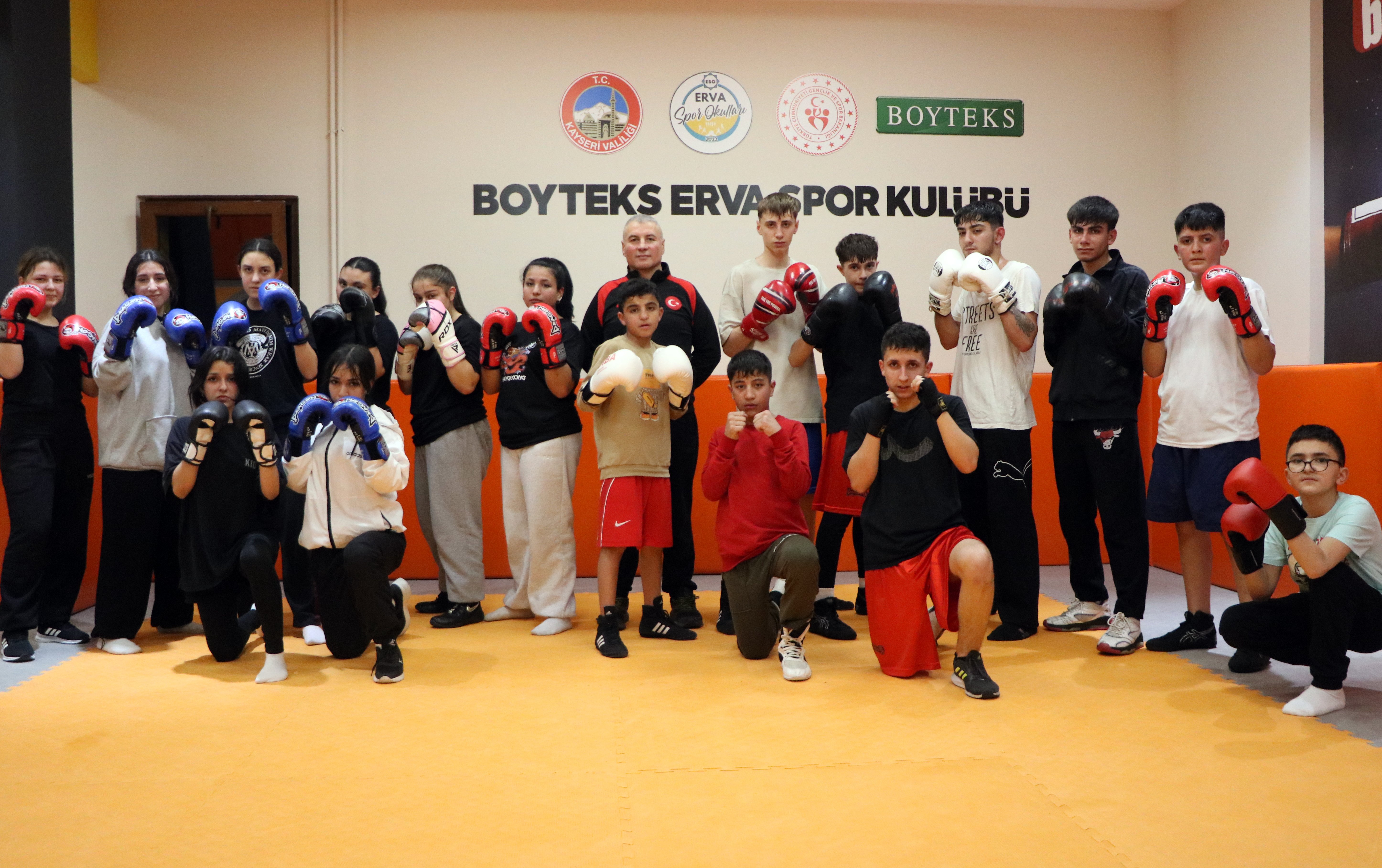 Kayseri Valisi Gökmen Çiçek, bir