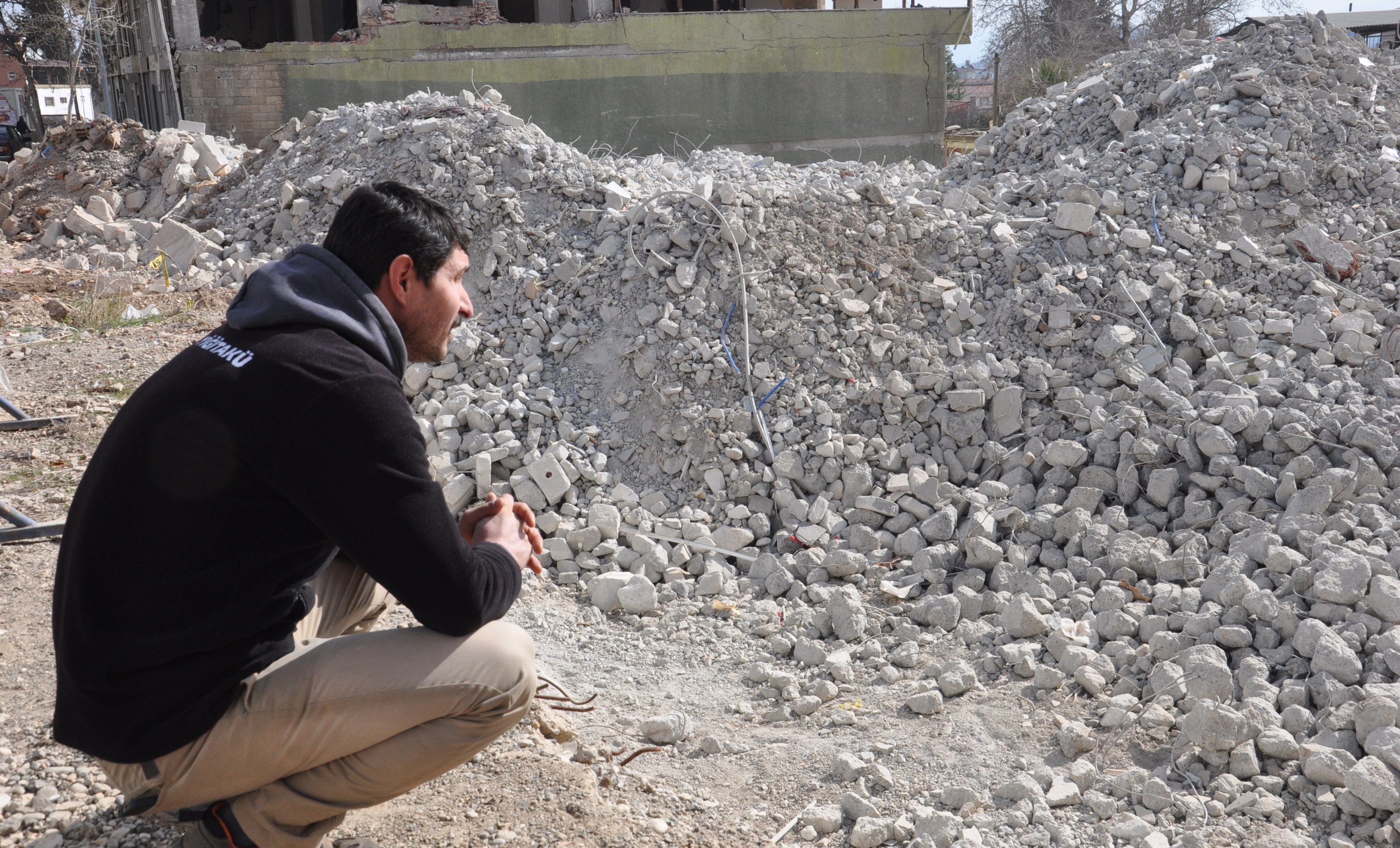 6 Şubat depreminde eşi ve