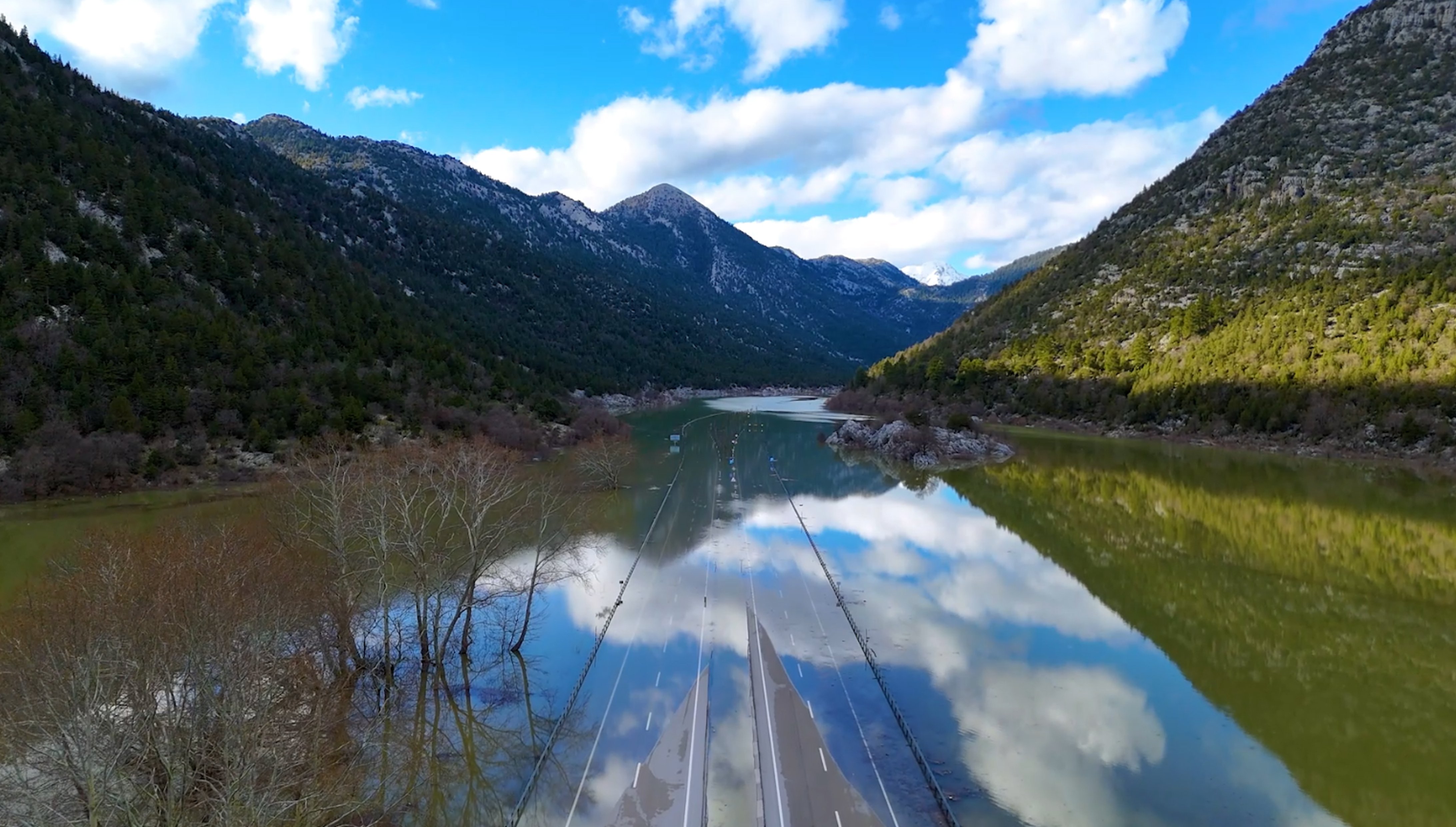 Antalya'daki sağanak yağışlar Antalya-Konya karayolunu