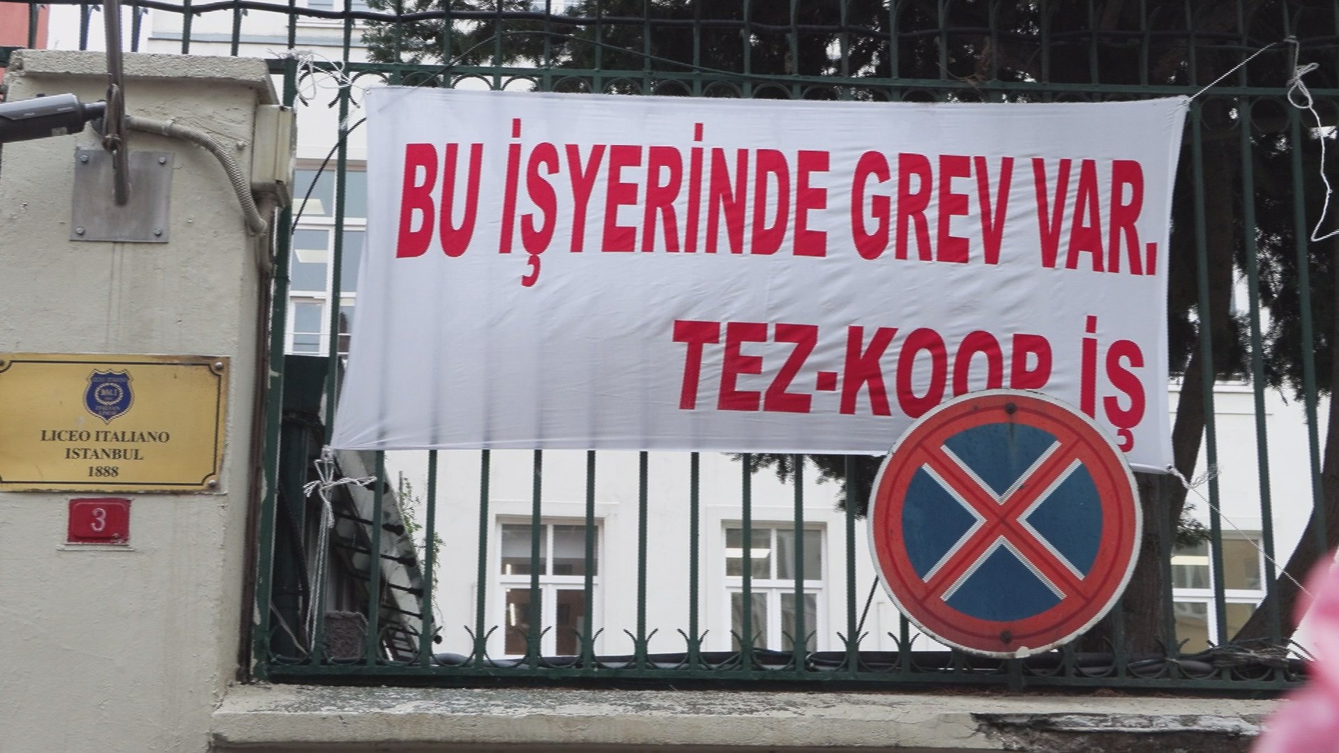 İstanbul Özel İtalyan Lisesi'nde, toplu
