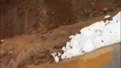 Bitlis'in Hizan ilçesinde heyelan nedeniyle