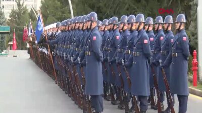 Milli Savunma Bakanı Yaşar Güler