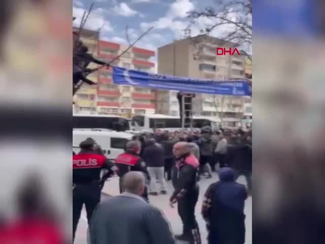 Batman'da izinsiz pankart asılması