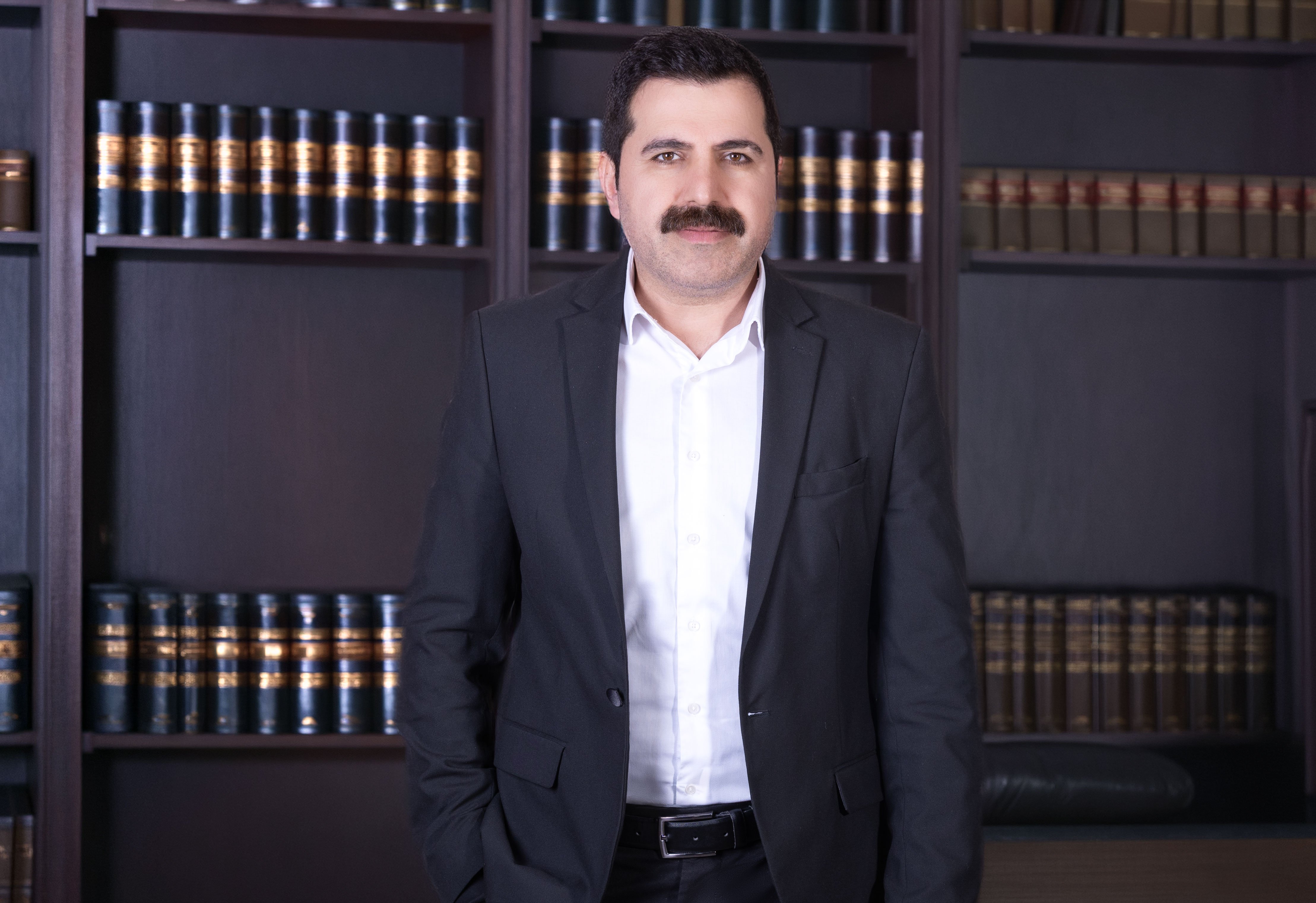 Avukat Murat Tuğa, yurt dışında