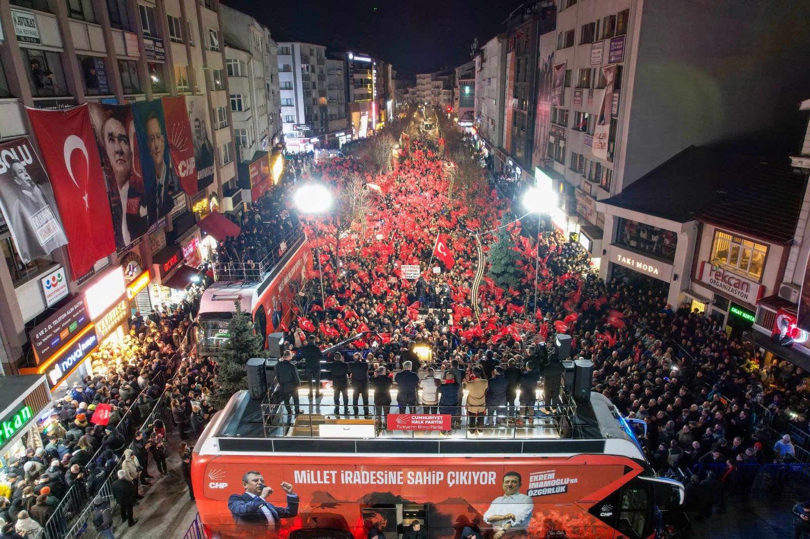 CHP Genel Başkanı Özgür Özel,