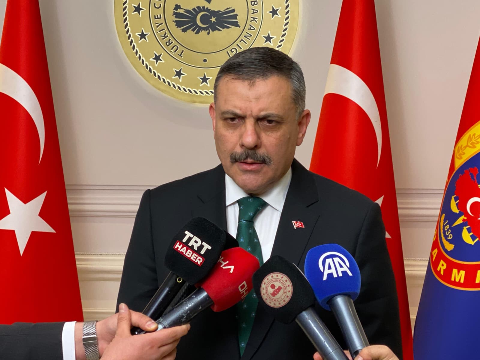 İçişleri Bakanı Mustafa Çiftçi, araçlara