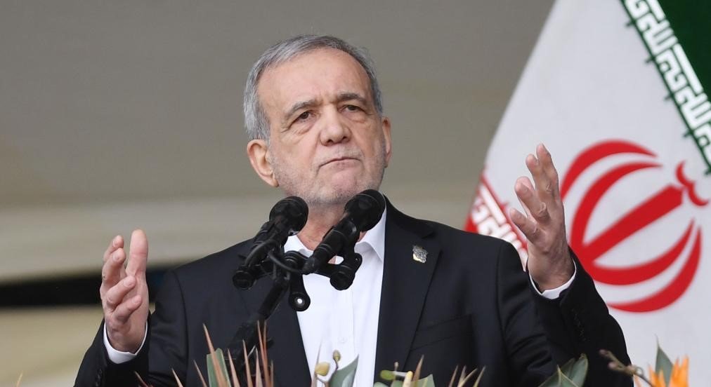 İran Cumhurbaşkanı Pezeşkiyan, Pakistan Başbakanı'na