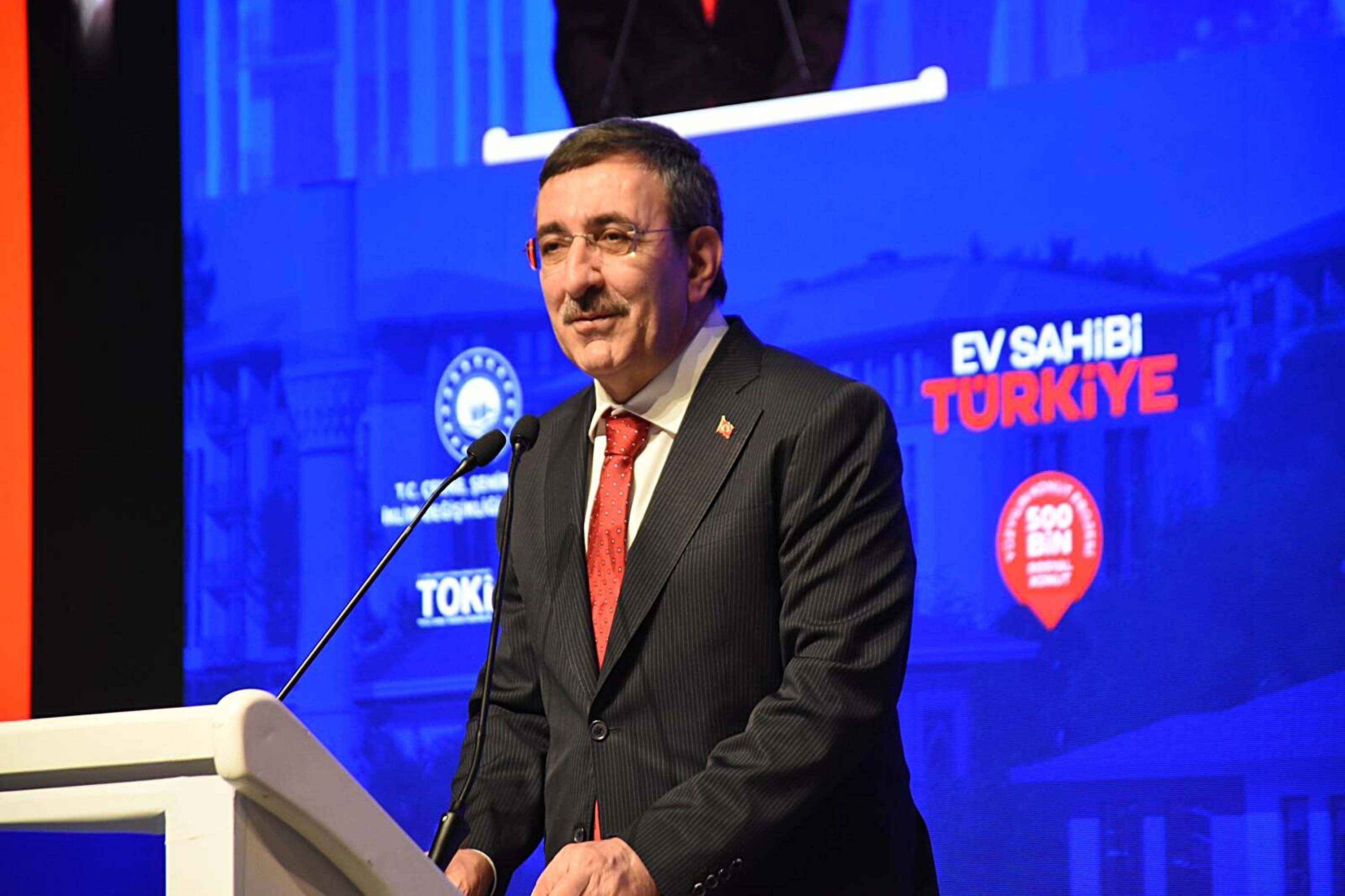 Cumhurbaşkanı Yardımcısı Cevdet Yılmaz, İzmir'deki