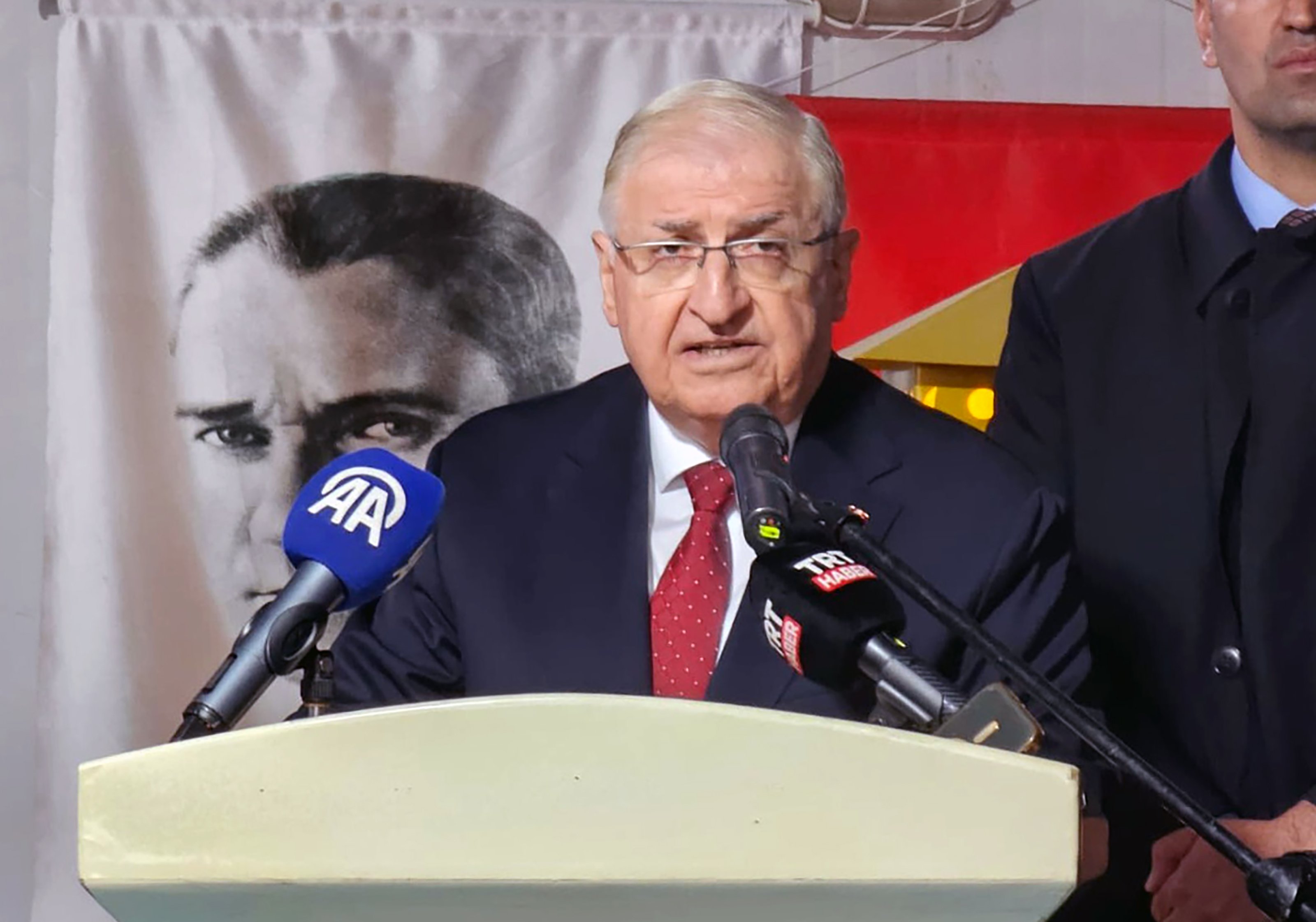 Milli Savunma Bakanı Yaşar Güler,