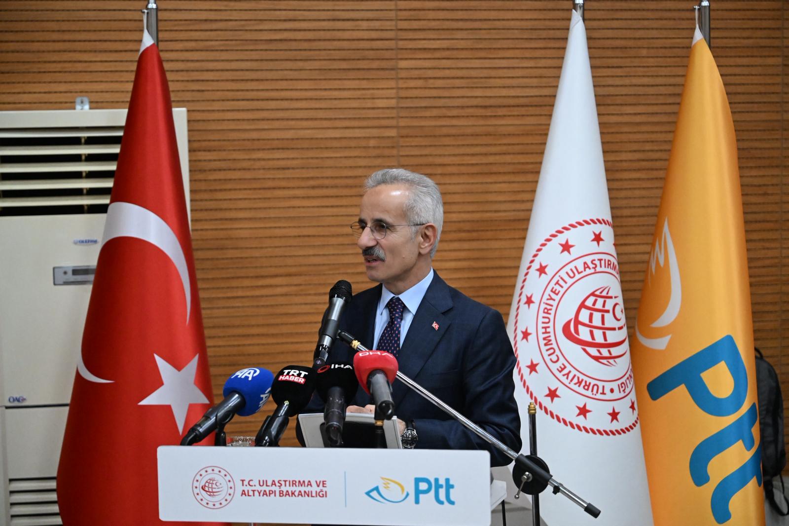 Ulaştırma Bakanı Abdulkadir Uraloğlu, PTT'nin