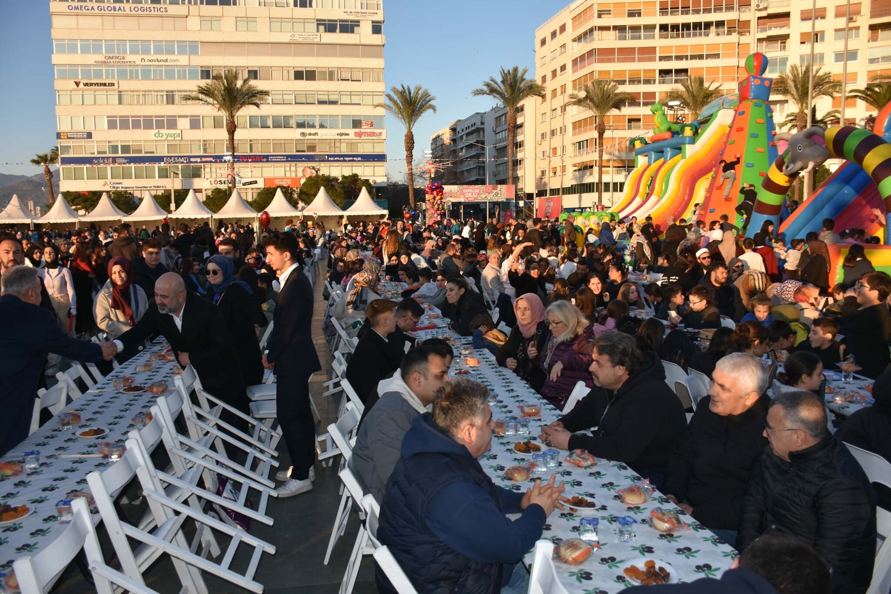 TÜGVA İzmir'in düzenlediği Büyük Aile