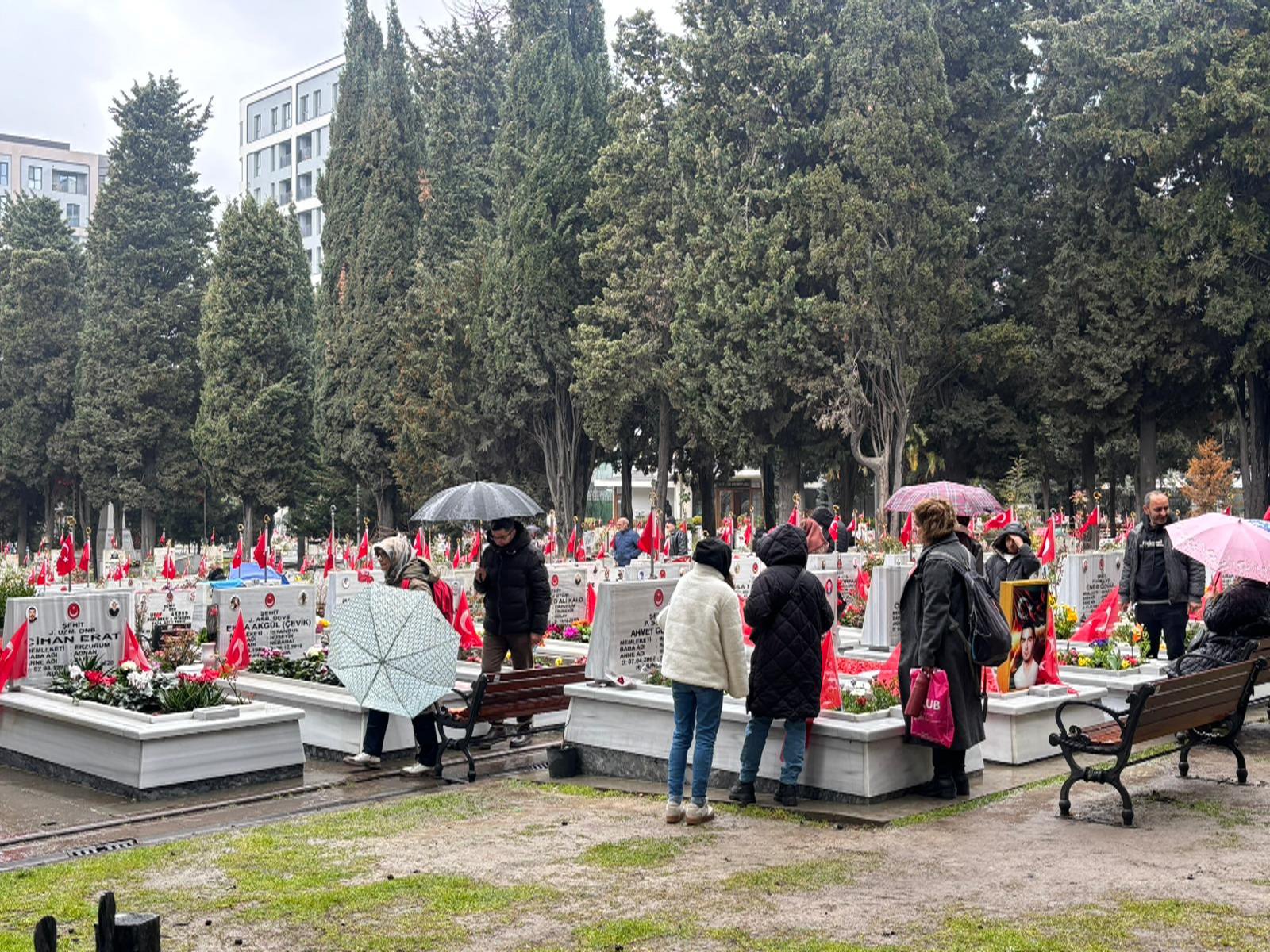 Ramazan Bayramı'nda Edirnekapı Şehitliği'ni ziyaret