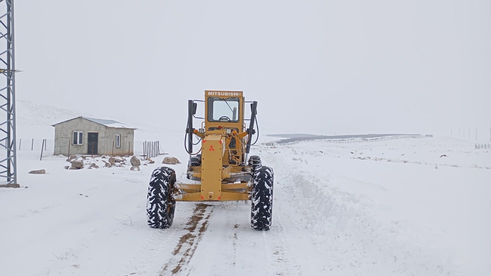 Van'da kar yağışı nedeniyle kapanan
