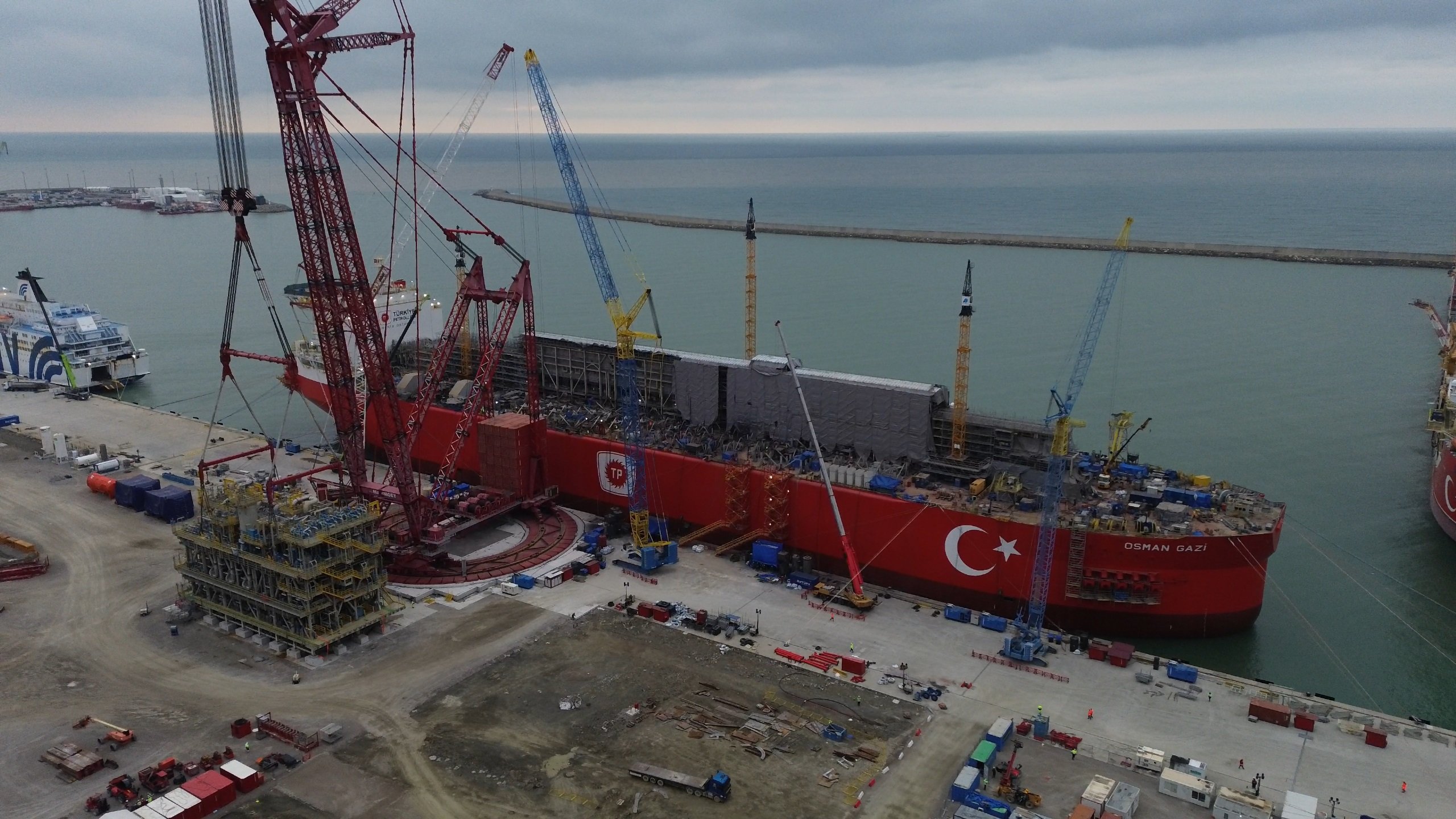 Karadeniz'deki Osman Gazi yüzer doğal