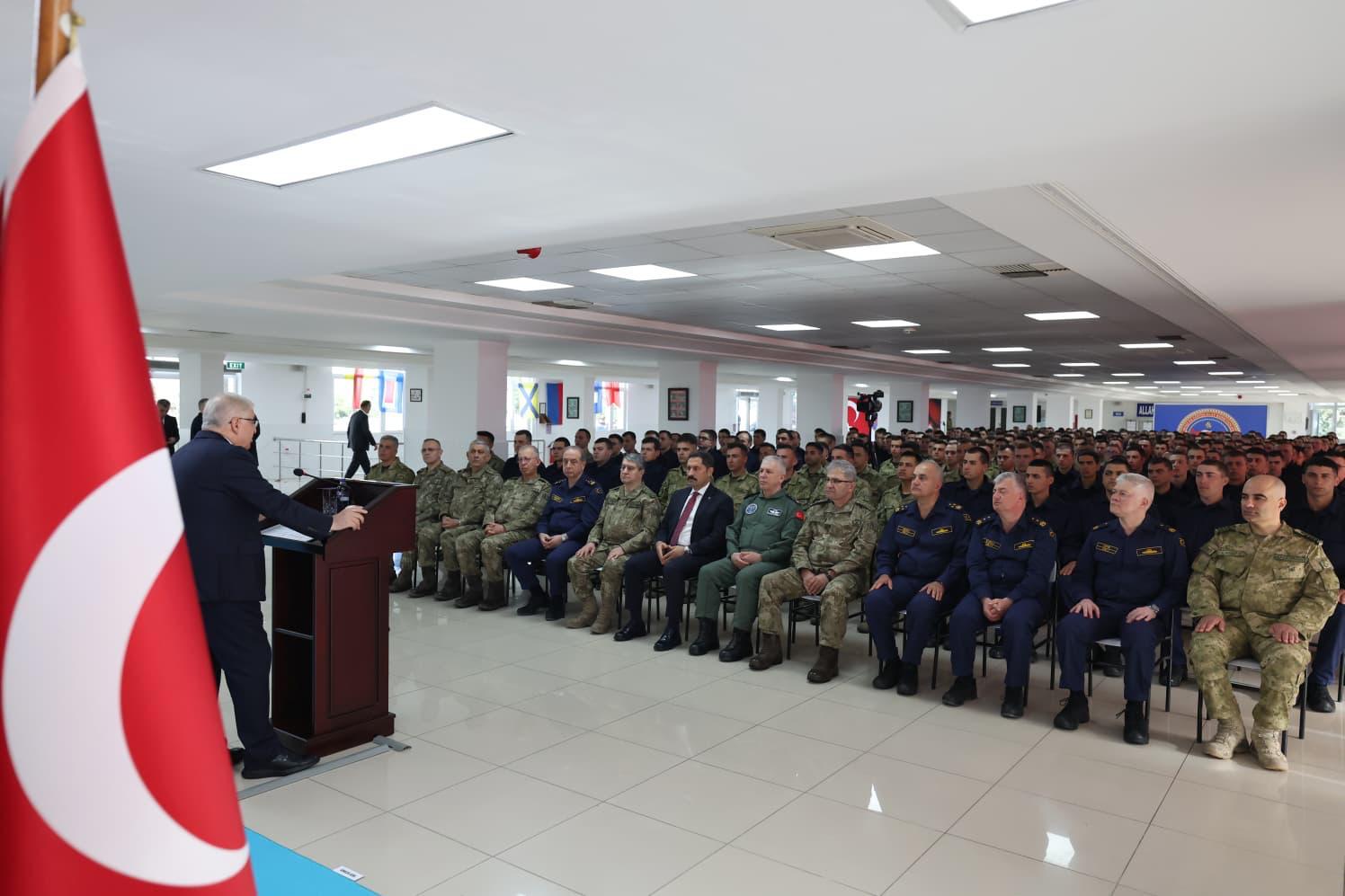 Milli Savunma Bakanı Yaşar Güler,