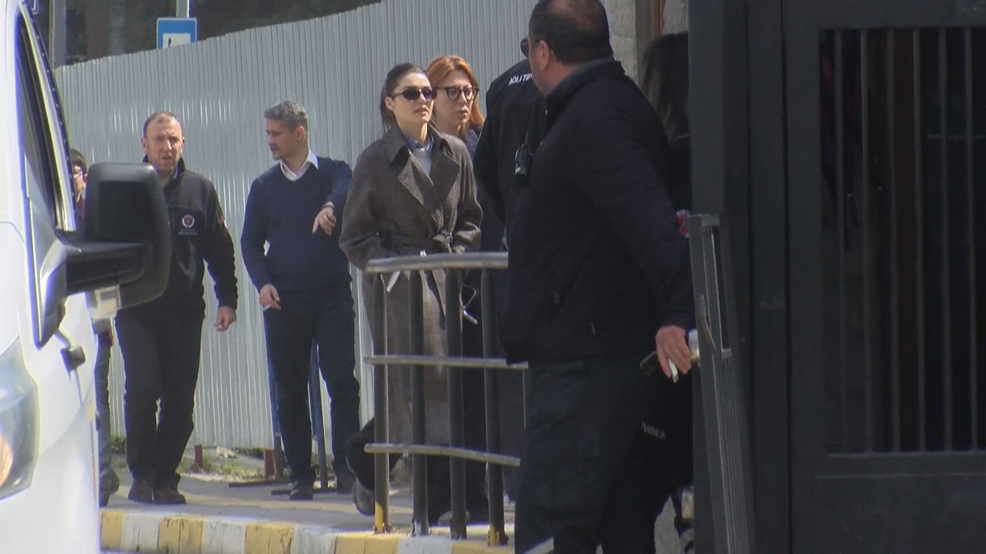 Ünlü oyuncu Hande Erçel,