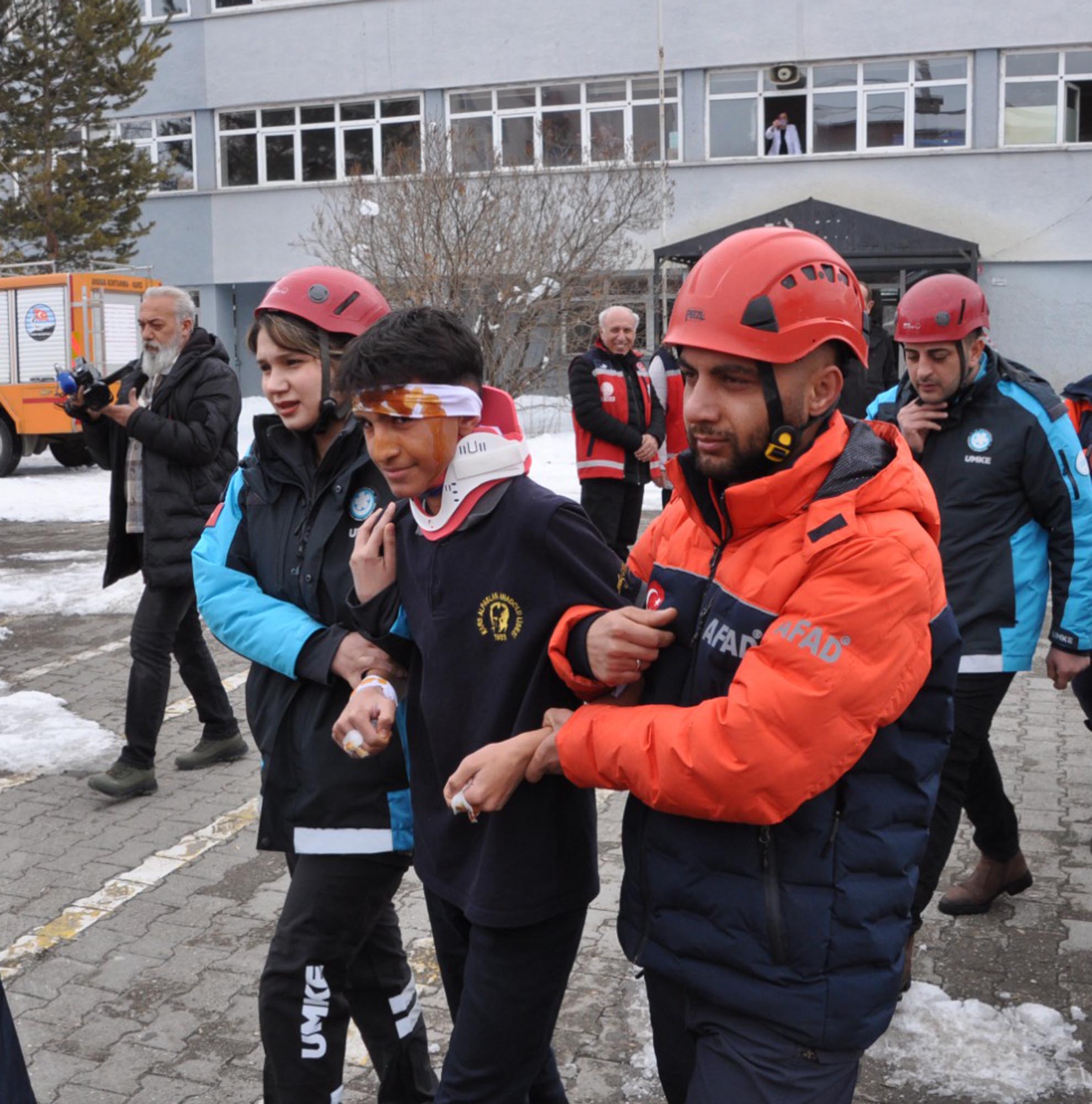 Kars Alpaslan Anadolu Lisesi'nde AFAD