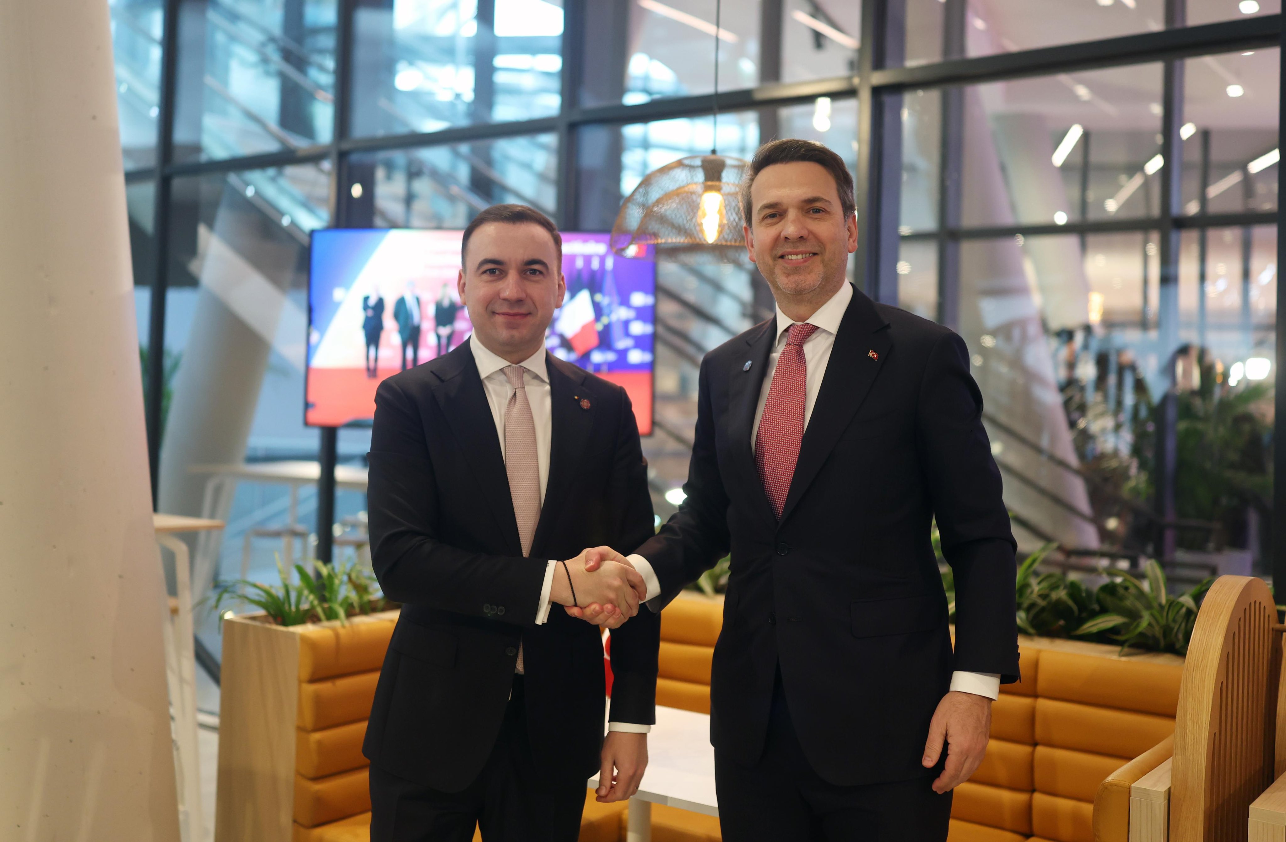 Enerji Bakanı Alparslan Bayraktar, Paris'teki