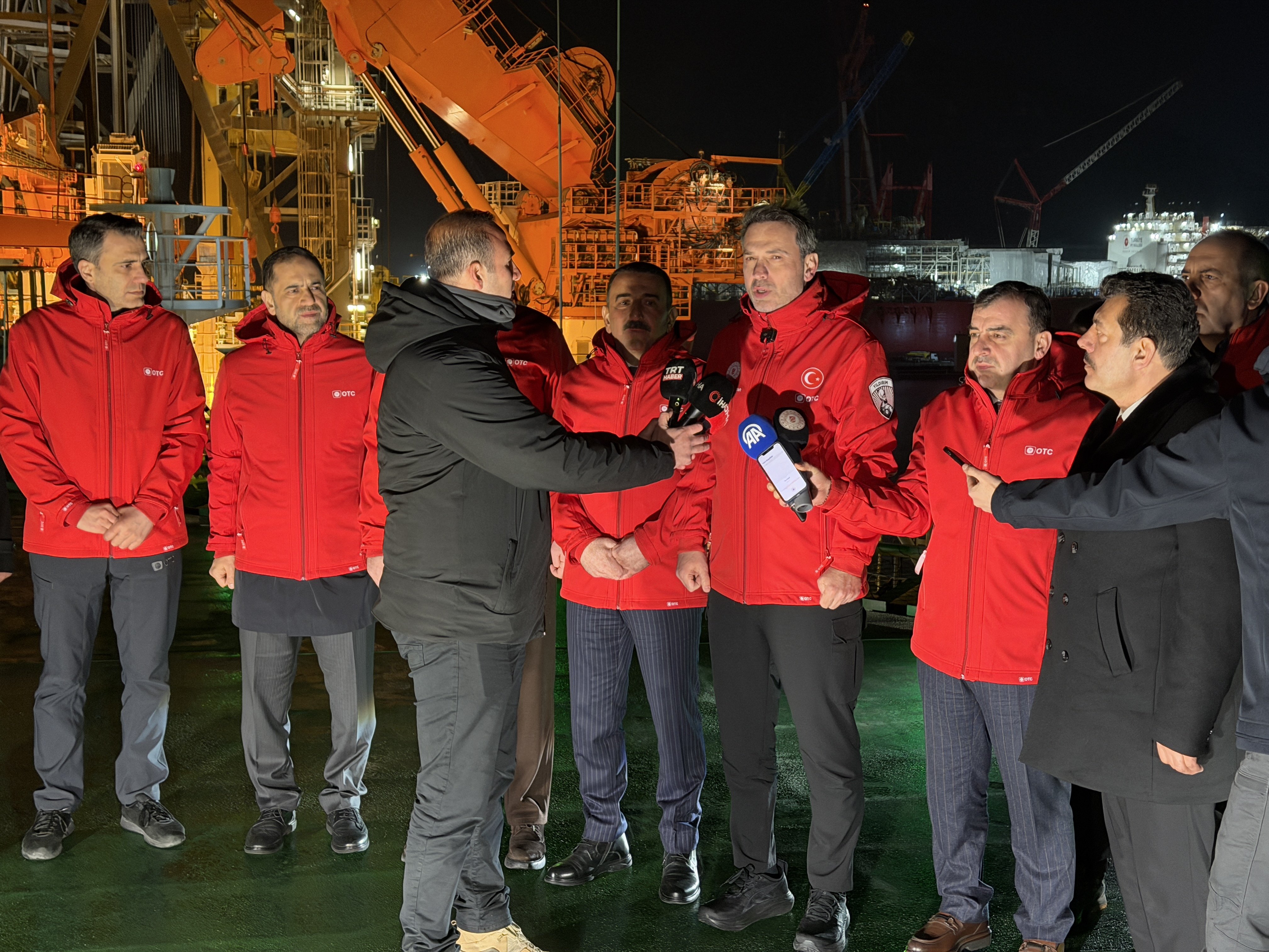 Enerji Bakanı Alparslan Bayraktar, Nisan