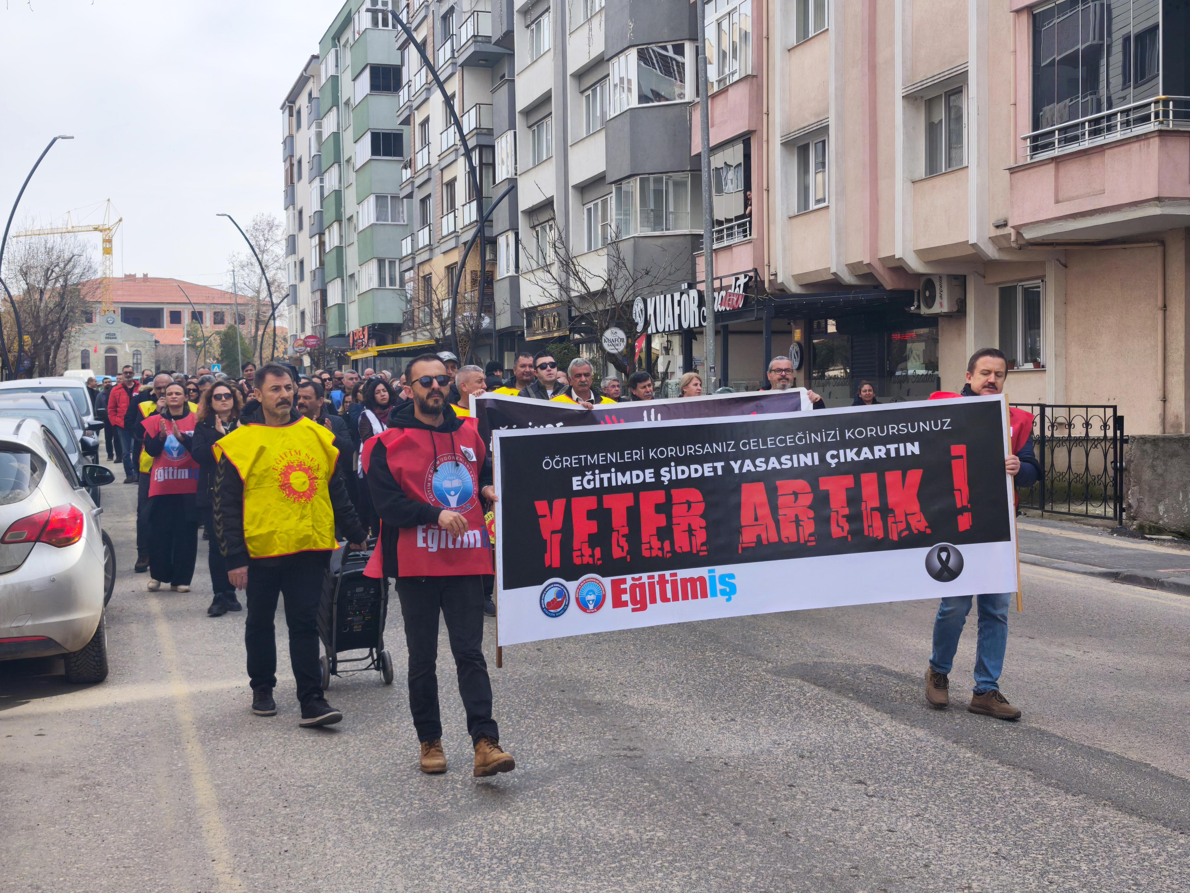Edirne Keşan'da öğretmenler, İstanbul'da öğrencisi