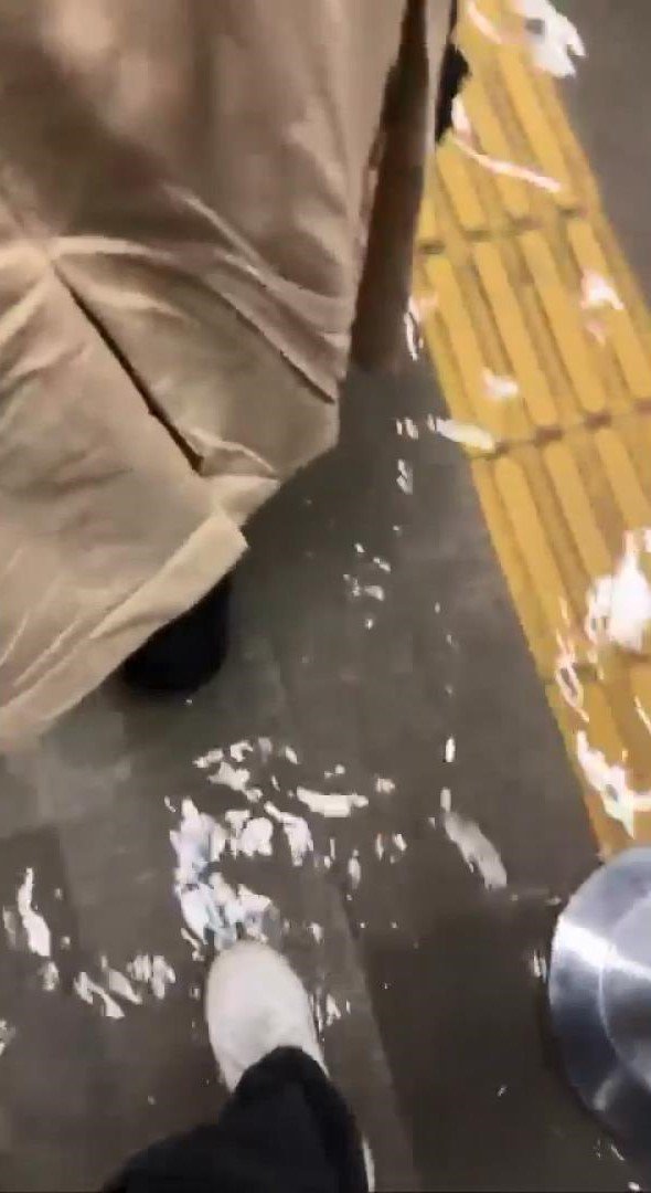 İstanbul Mecidiyeköy'de metro ve metrobüs