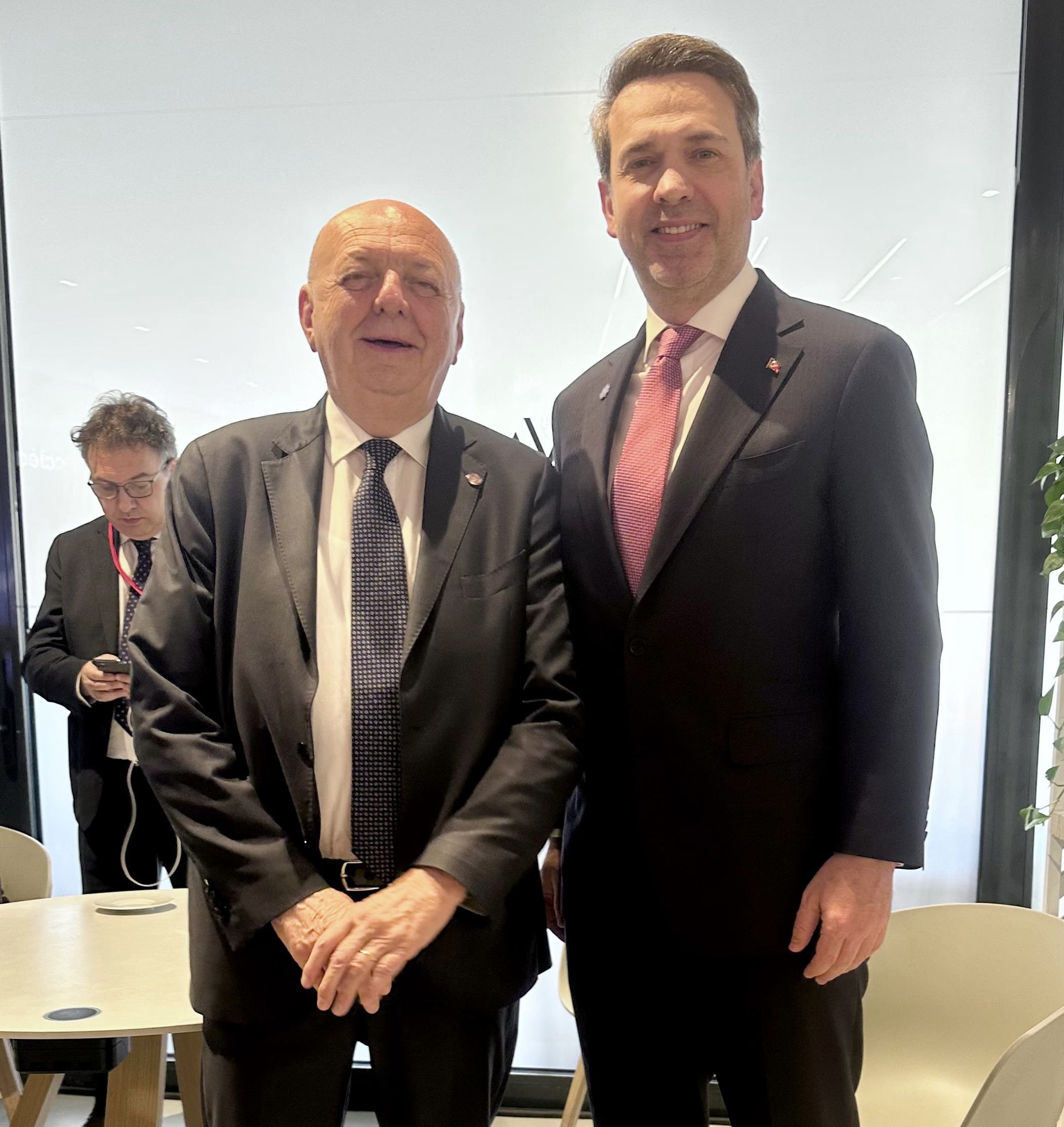 Enerji Bakanı Alparslan Bayraktar, Paris'te