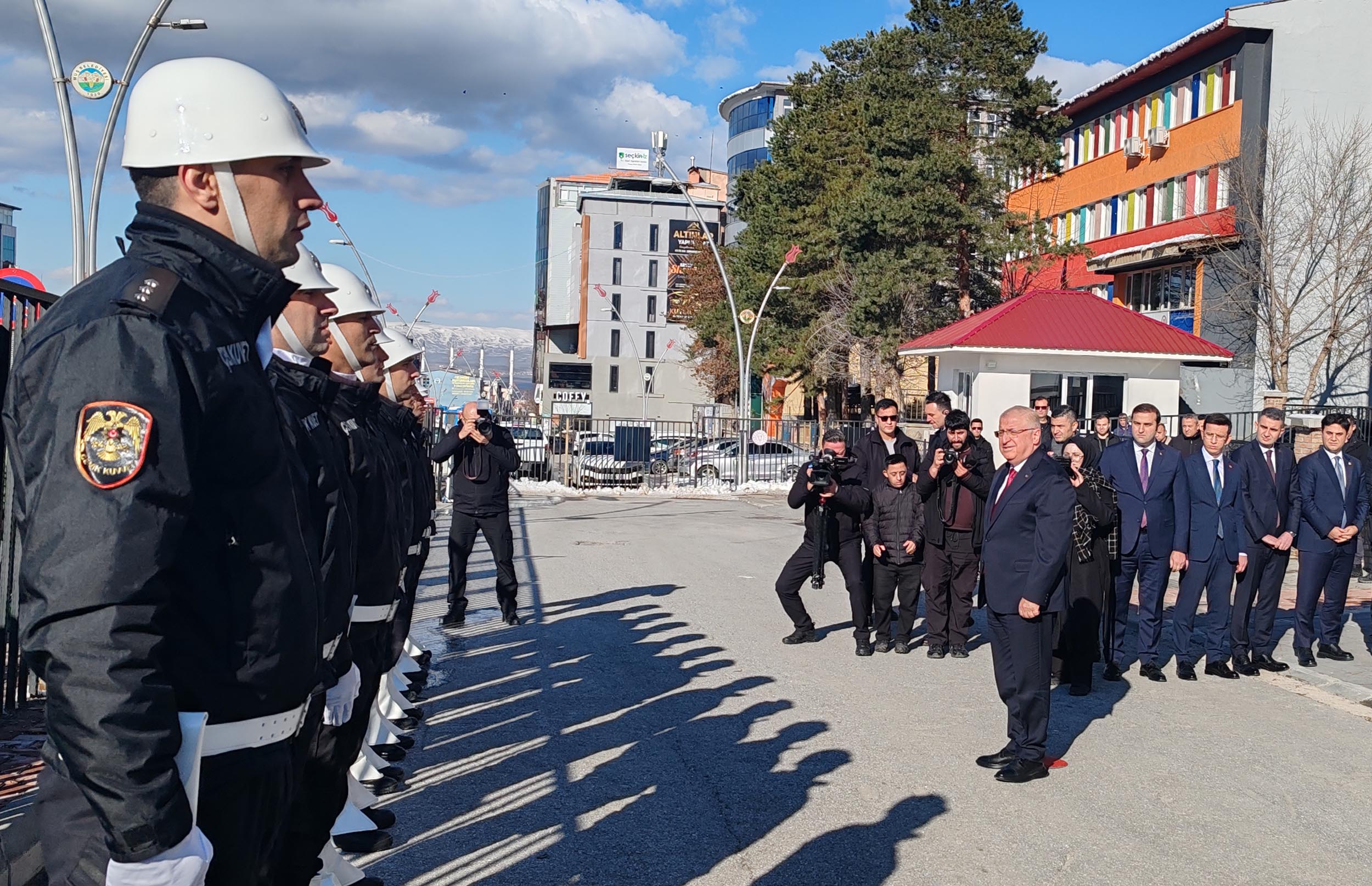 Milli Savunma Bakanı Yaşar Güler,