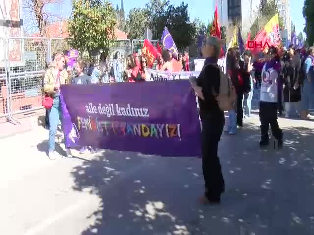 Adana'da 8 Mart Dünya
