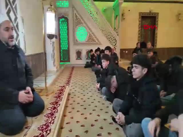 Rize Pazar'da lise öğrencileri,