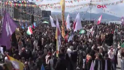 DEM Parti'nin İzmir Gündoğdu Meydanı'nda