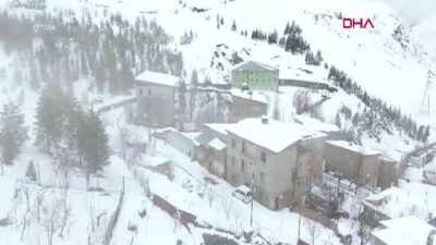 Hakkari'de etkili olan yoğun kar