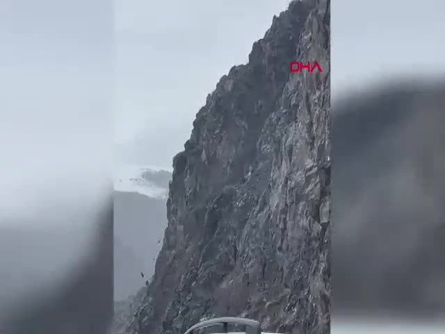 Hakkari Valiliği, Yüksekova yolundaki