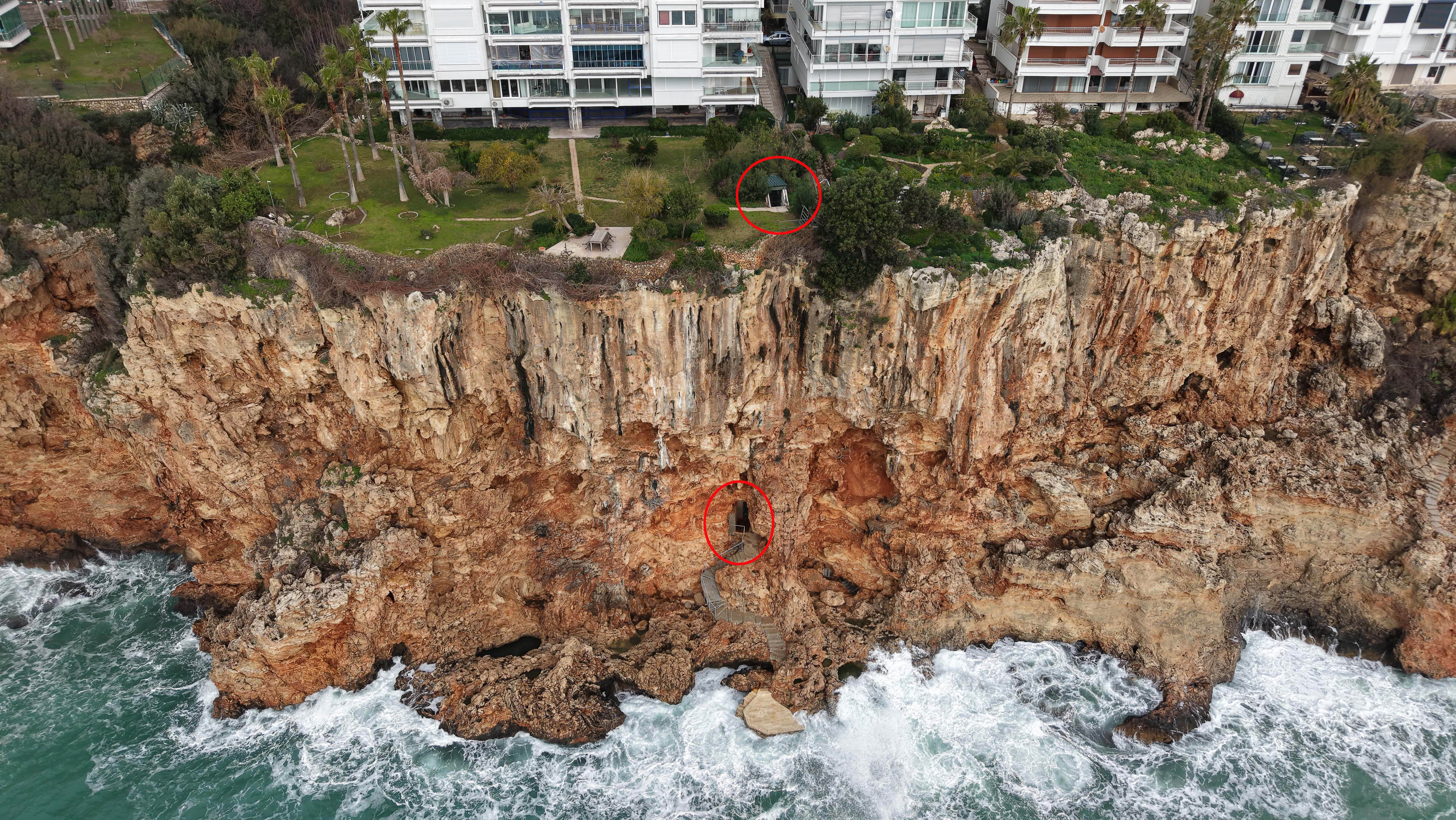 Dünyada tek olan Antalya falezlerinde